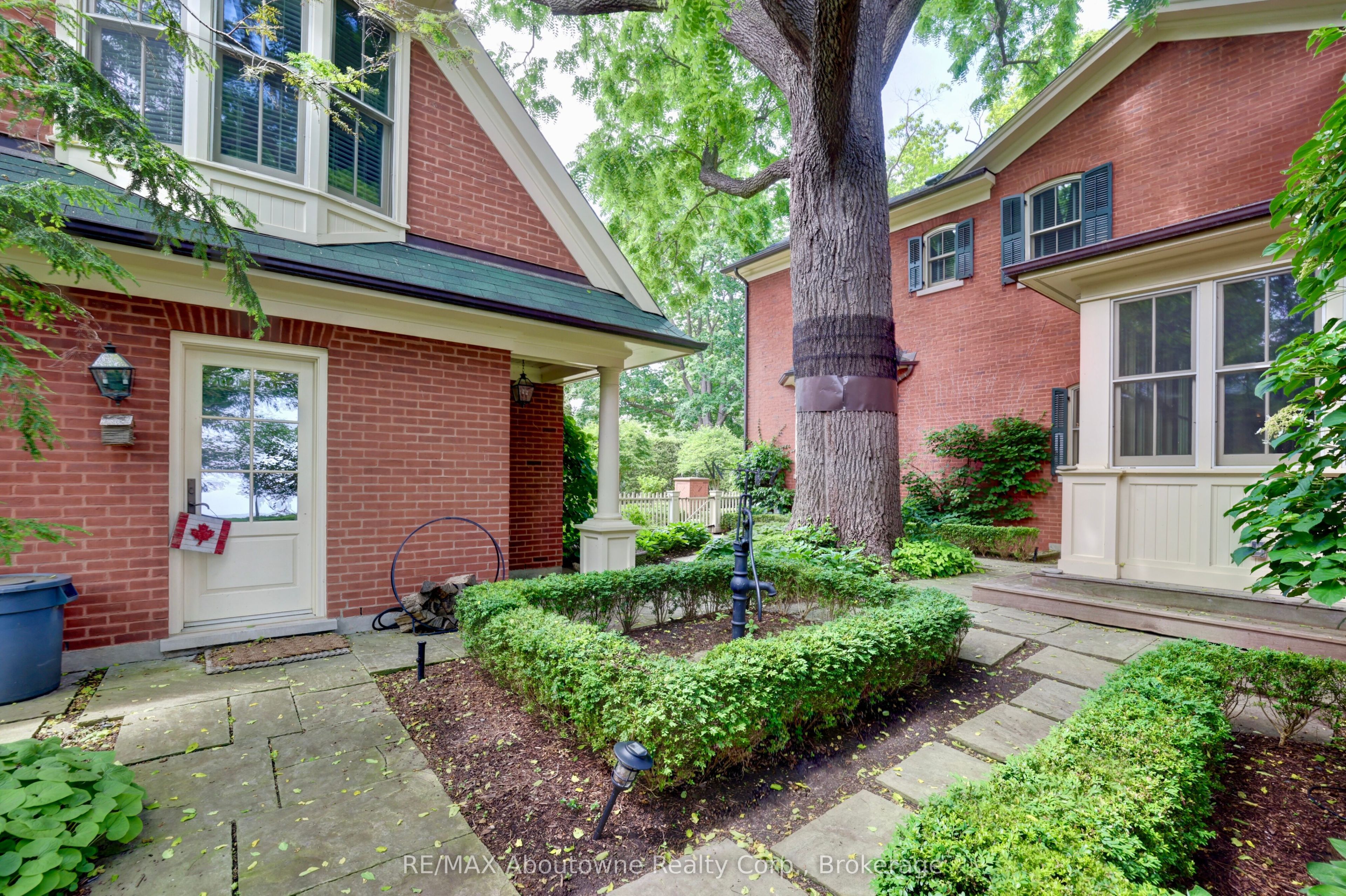 350 King Street Property Photo 41