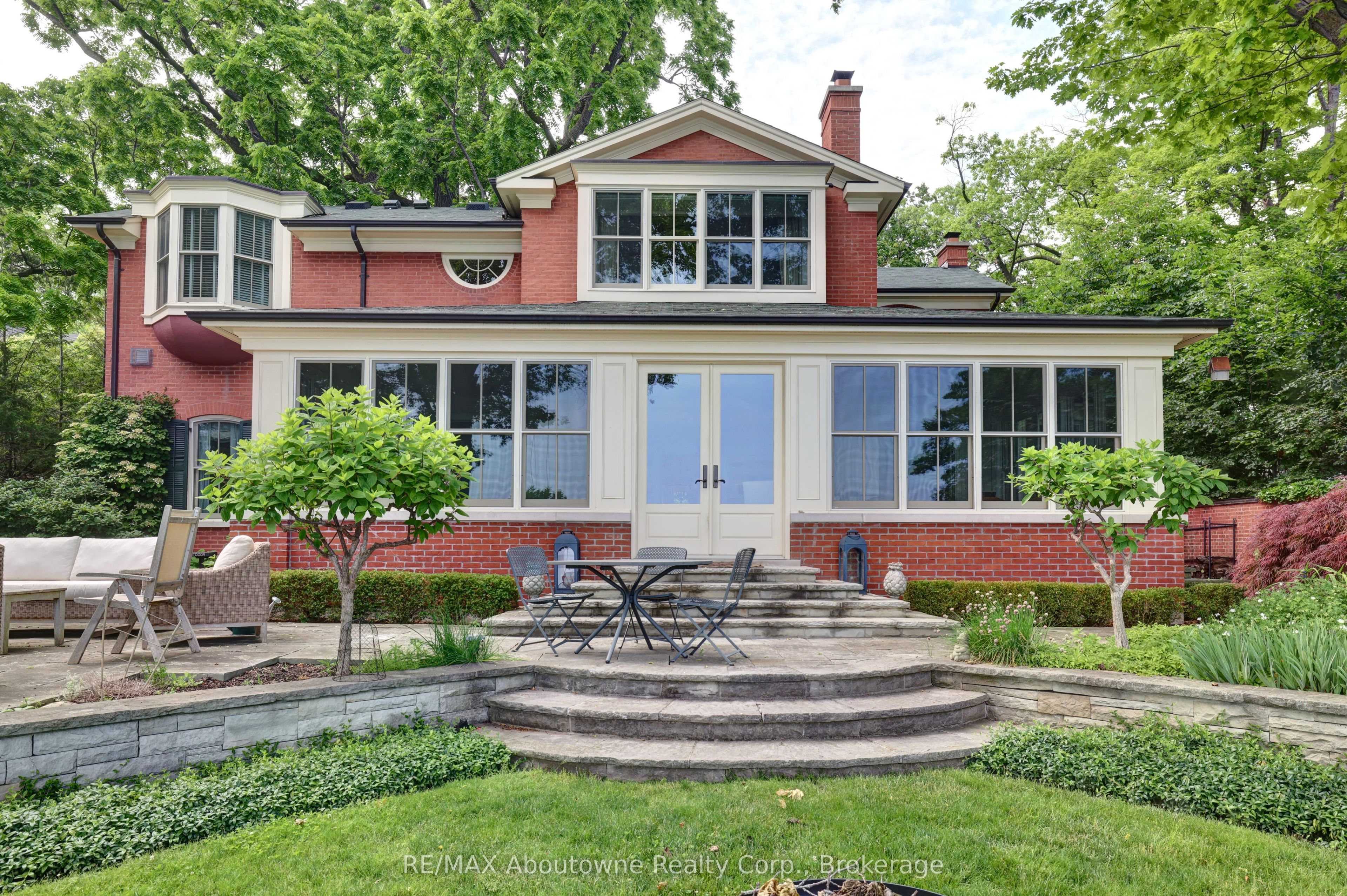 350 King Street Property Photo 44