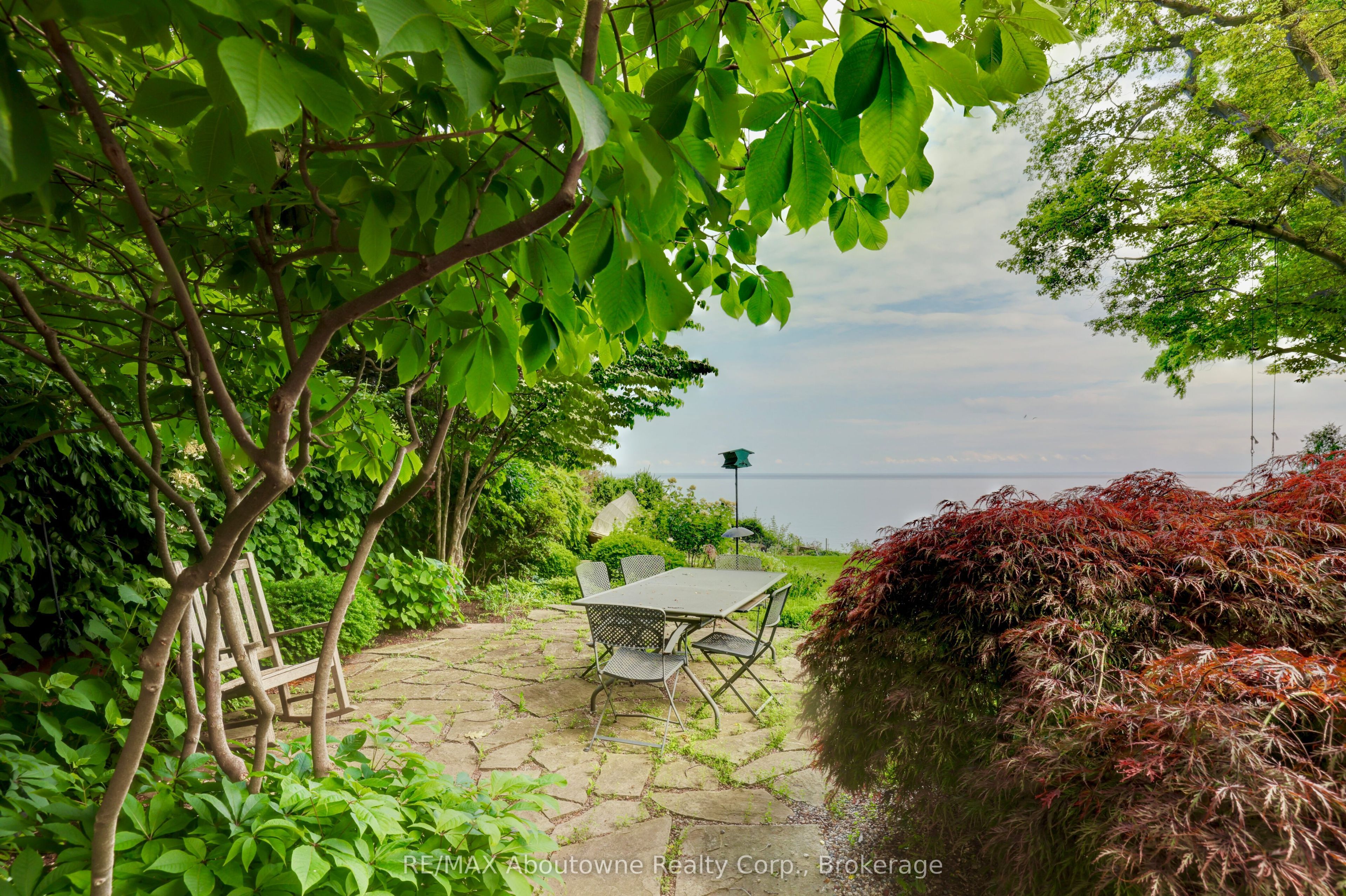 350 King Street Property Photo 45