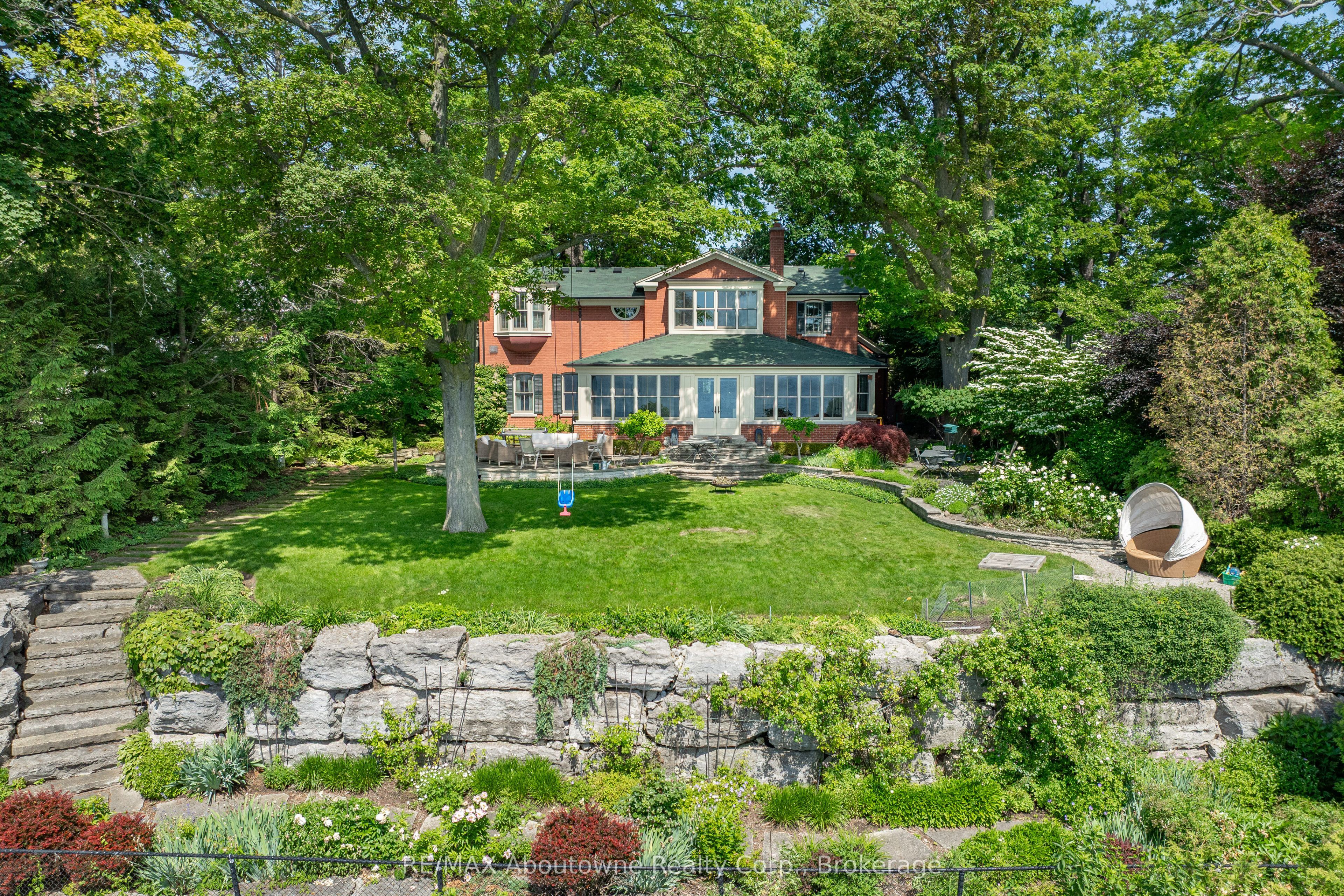 350 King Street Property Photo 47