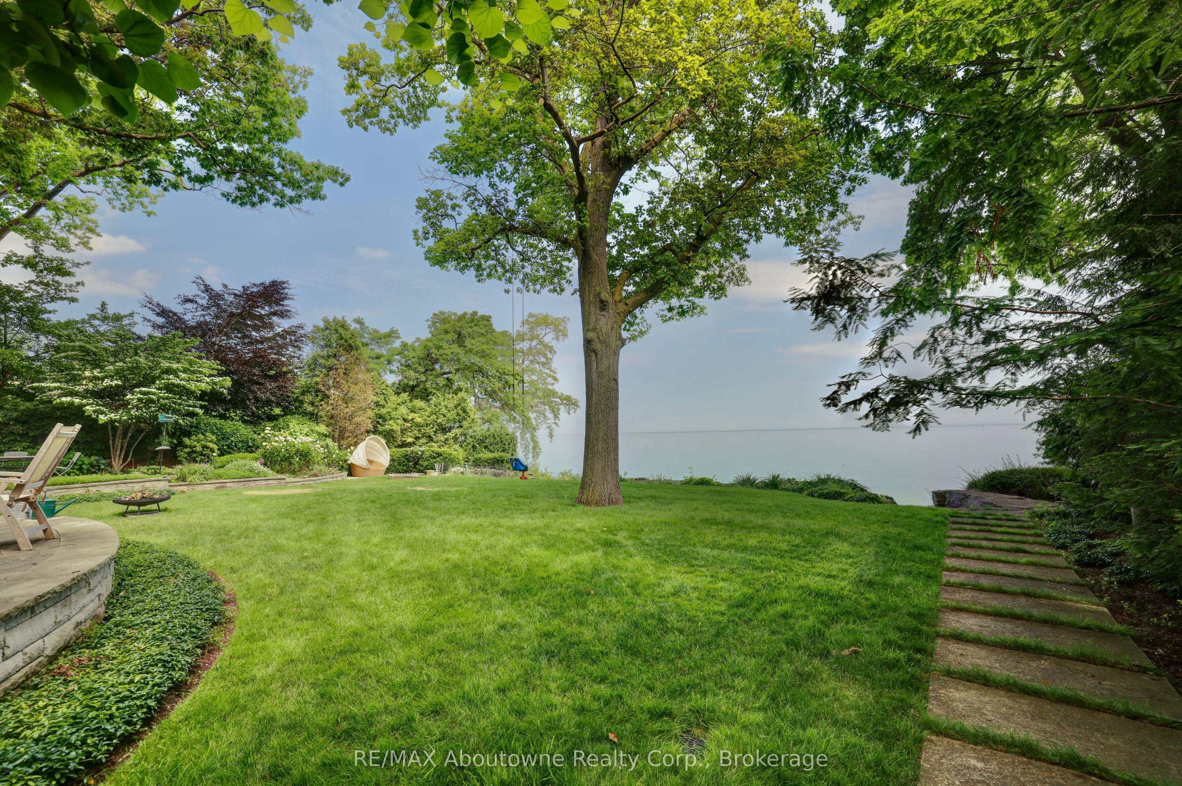 350 King Street Property Photo 48