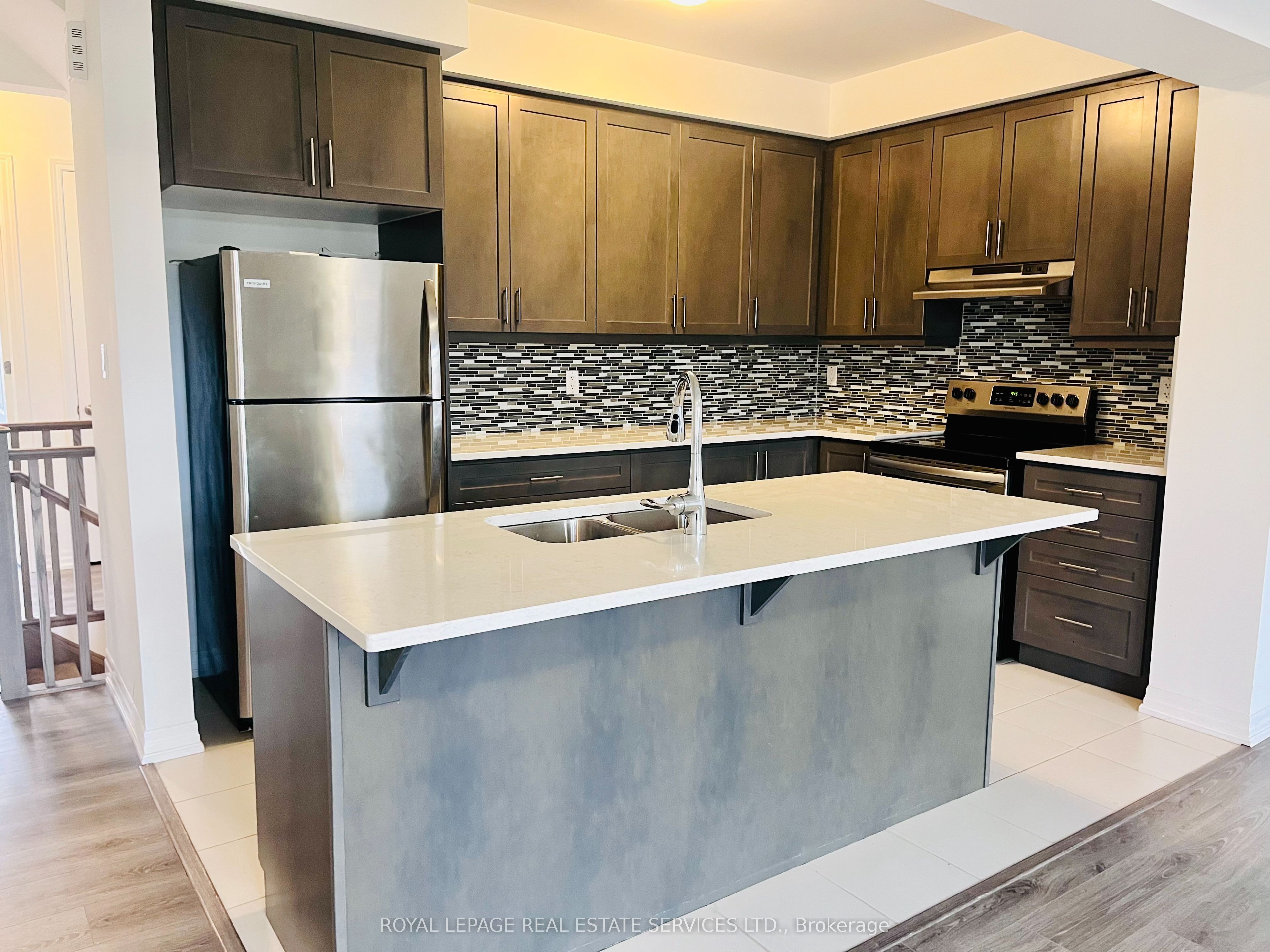 124 Burnhamthorpe Road Property Photo 1