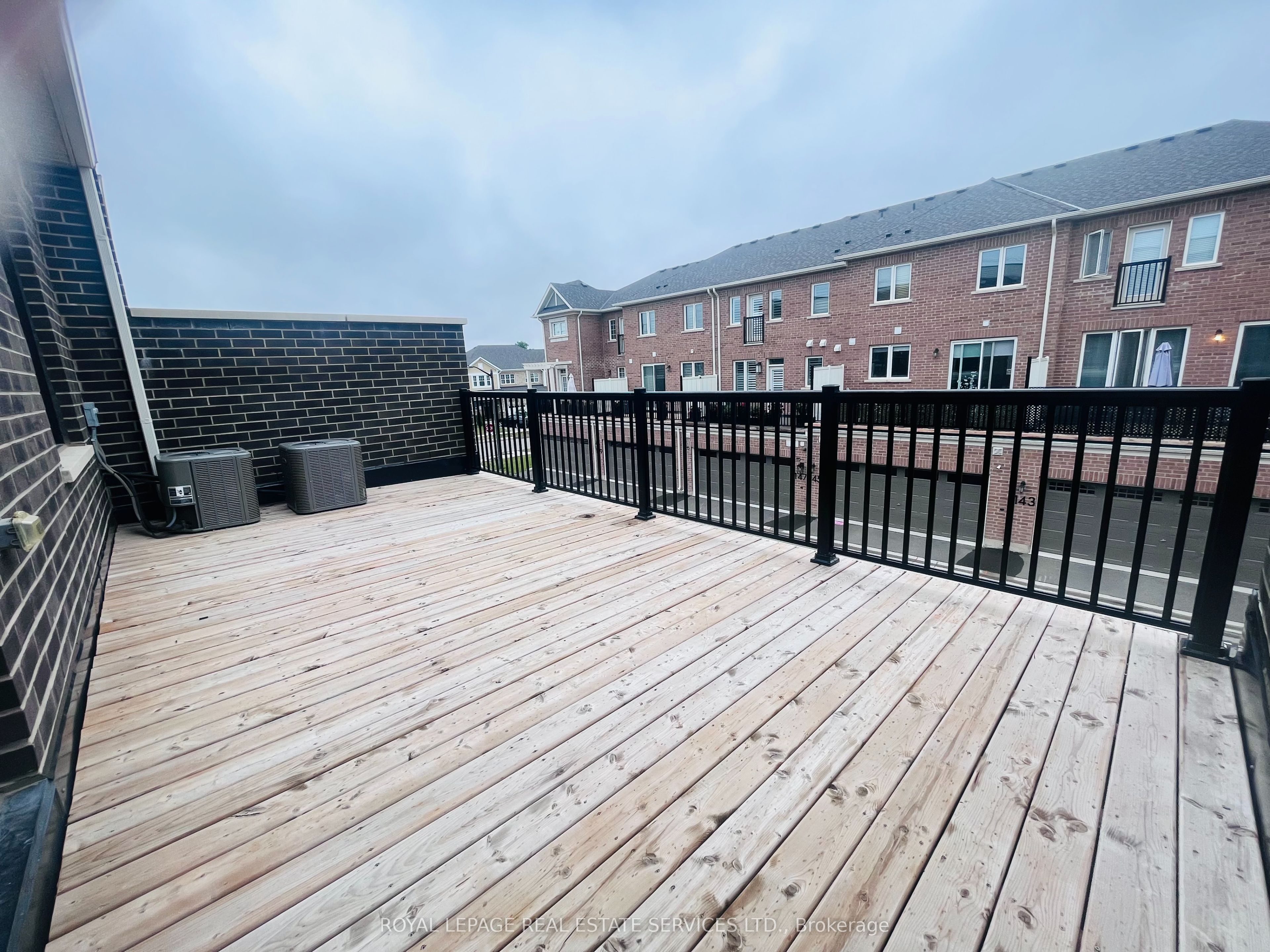 124 Burnhamthorpe Road E Property Photo 15