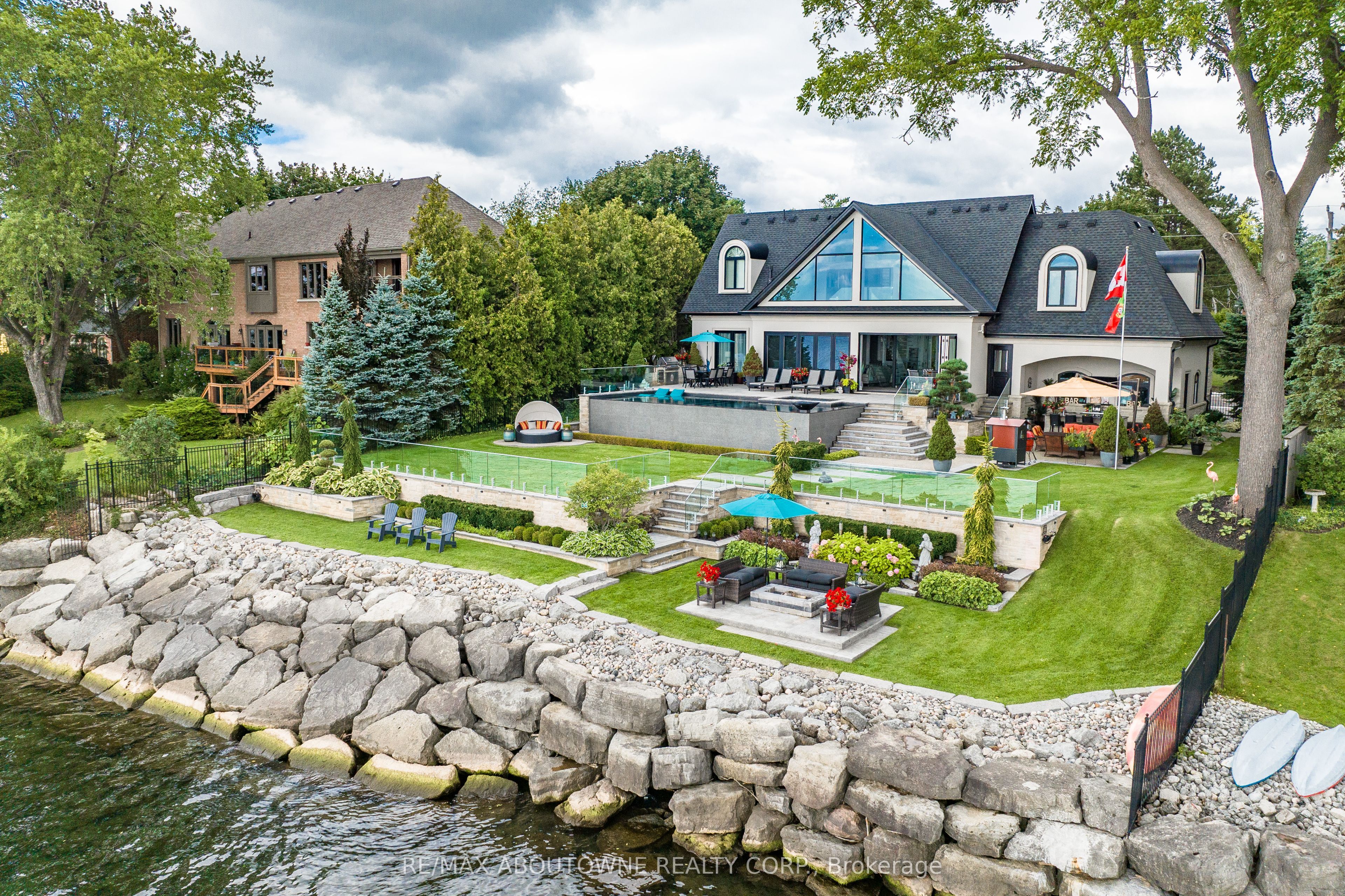 3188 Lakeshore Road Property Photo