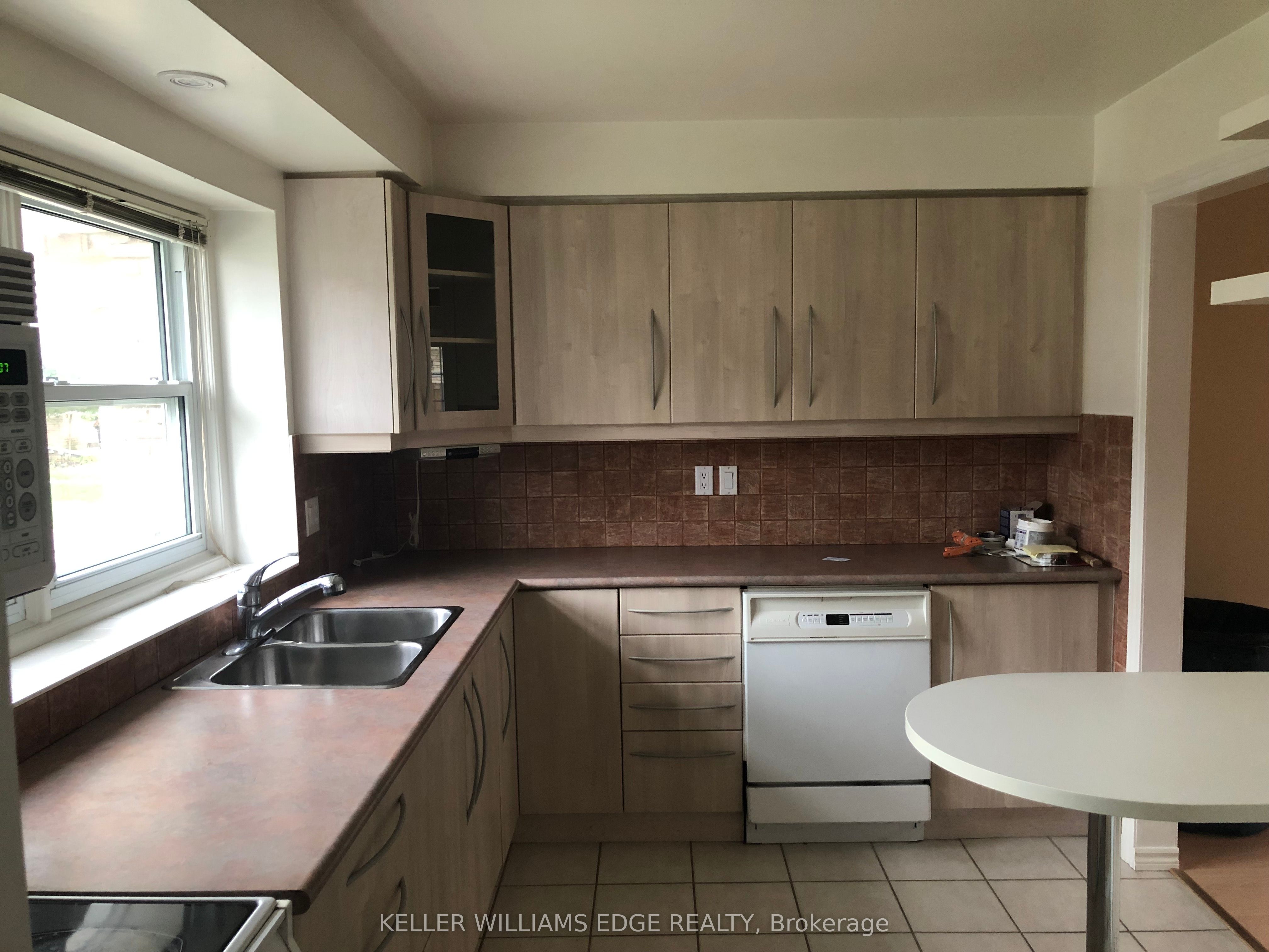 2254 Upper Middle Road 6 Property Photo 6