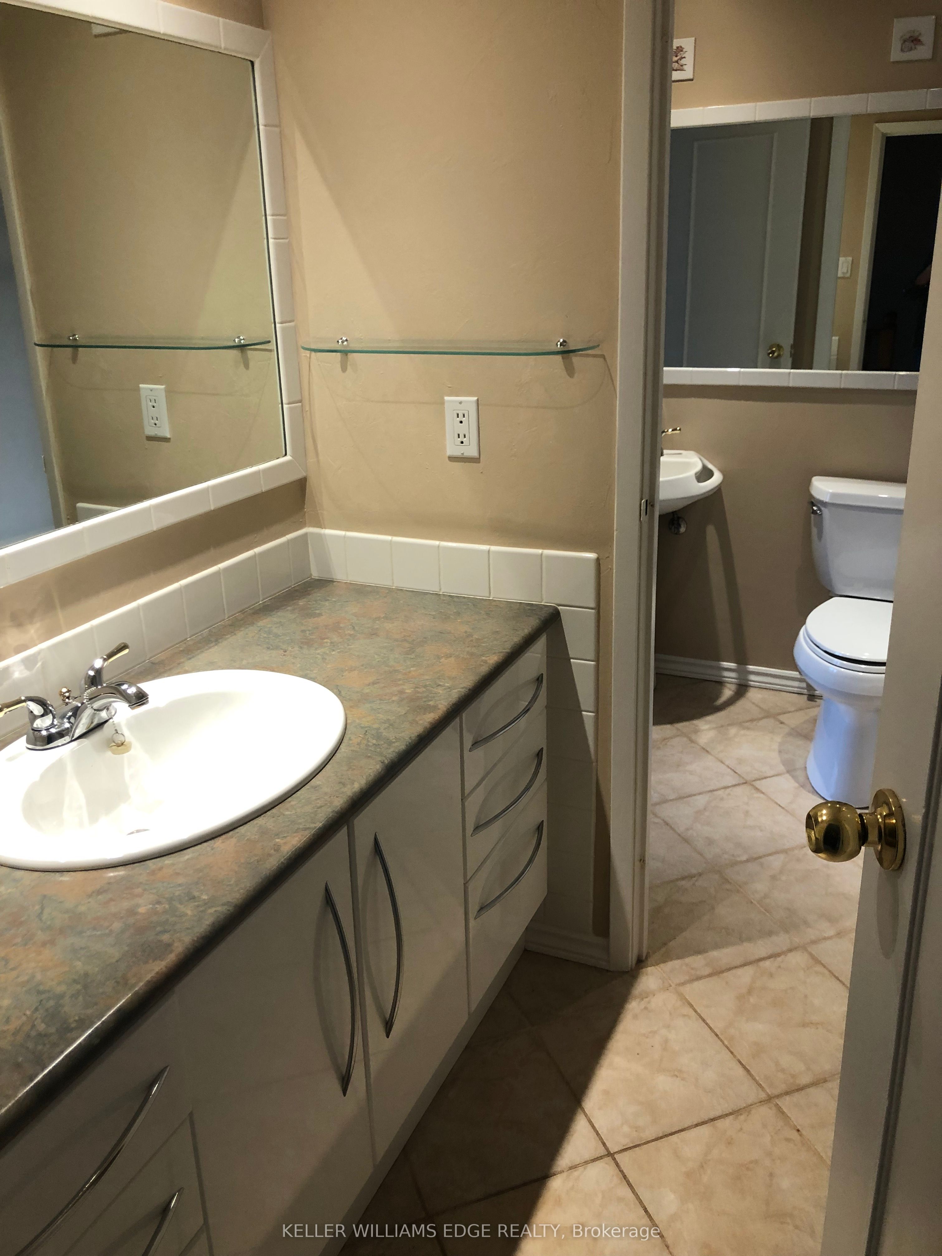 2254 Upper Middle Road 6 Property Photo 12