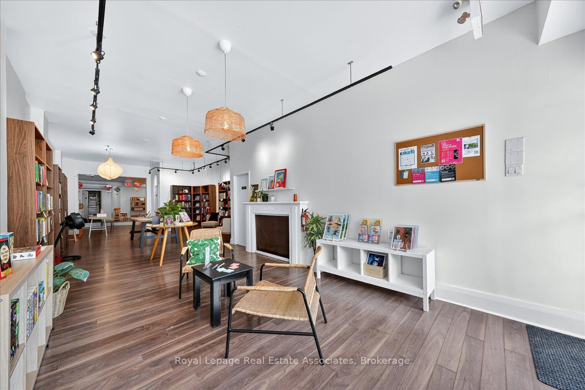 1640 Queen Street W Property Photo 3