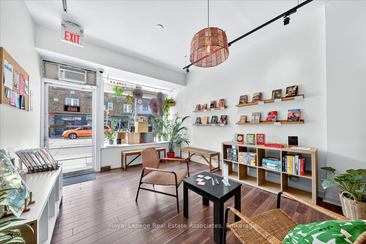 1640 Queen Street W Property Photo 4