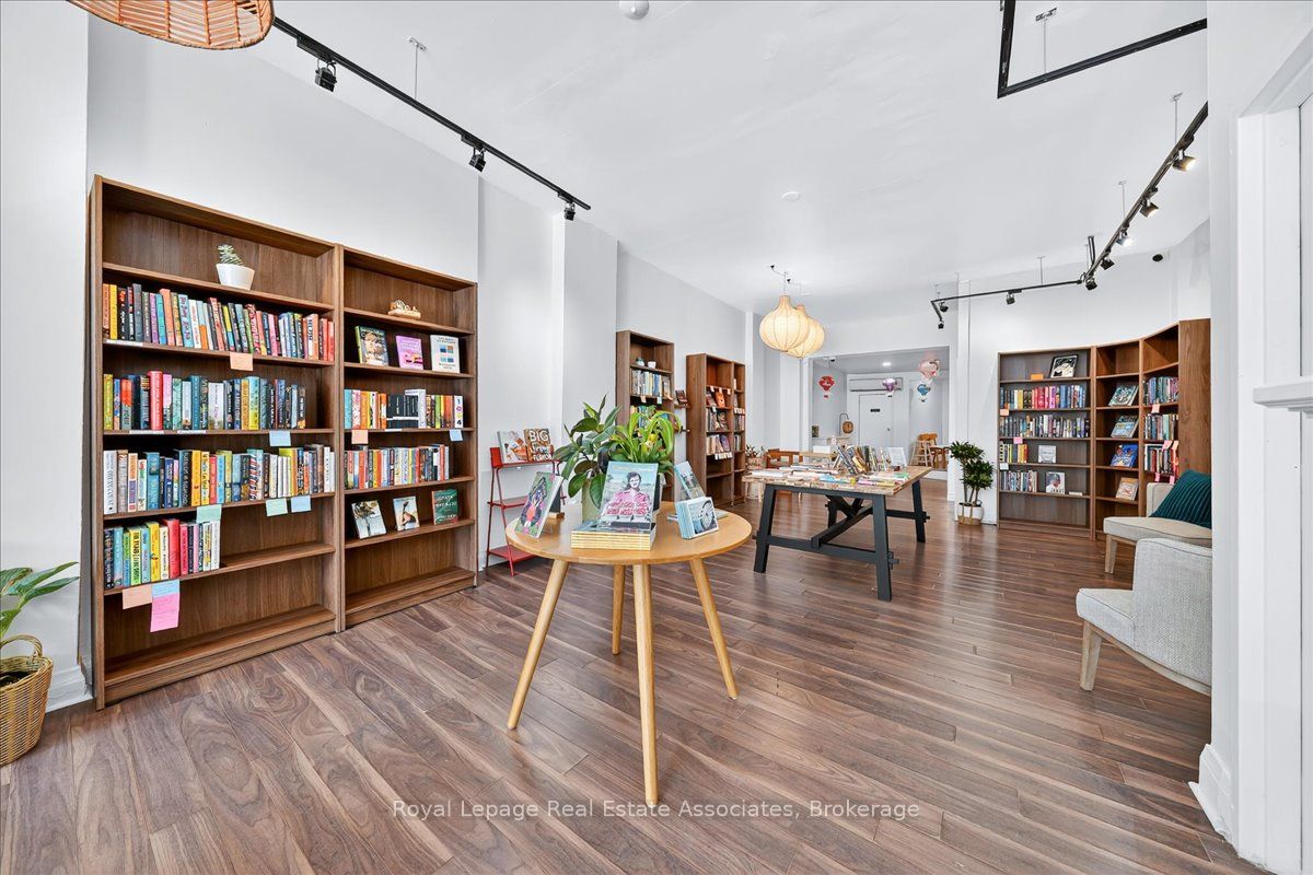 1640 Queen Street W Property Photo 5
