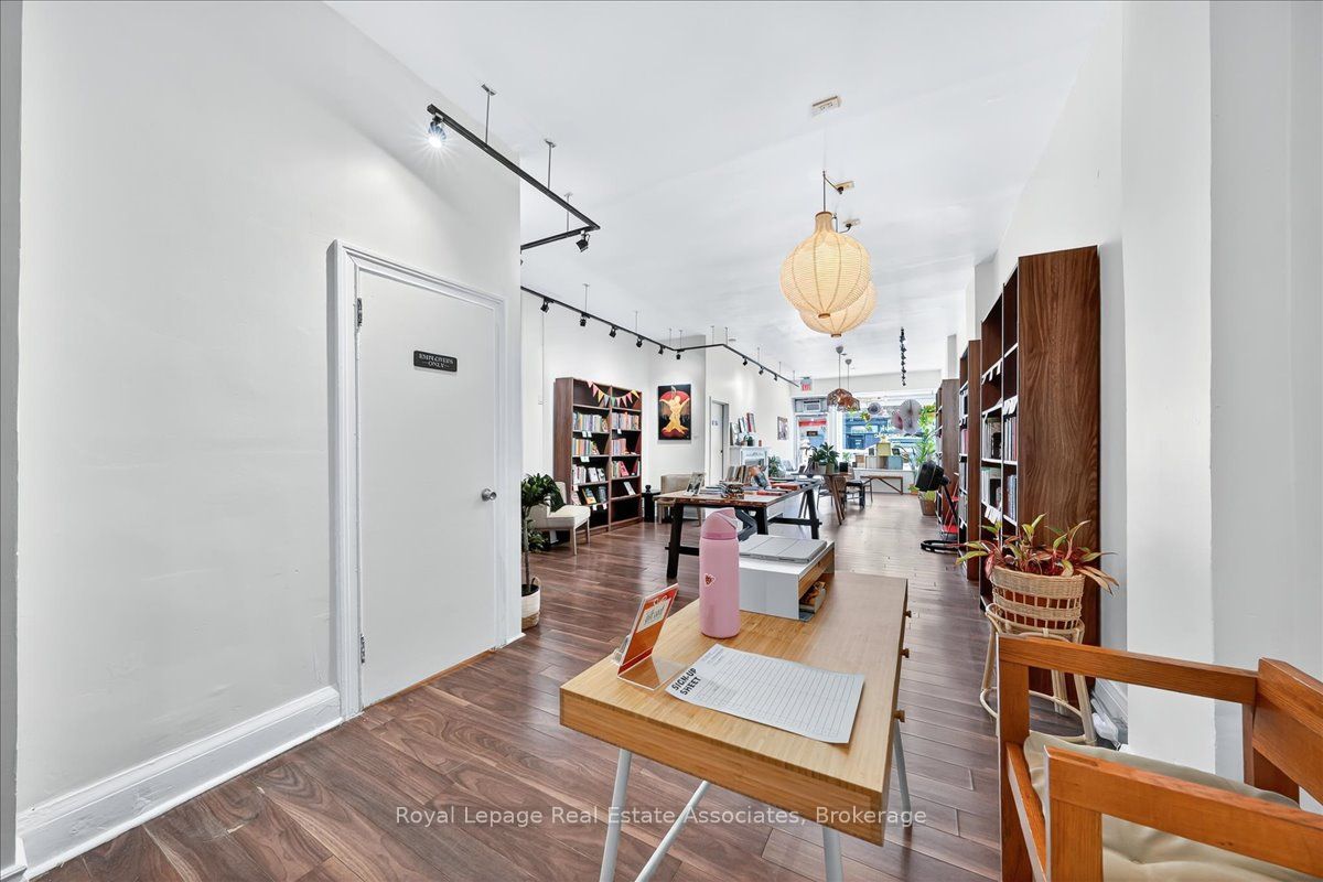 1640 Queen Street W Property Photo 8