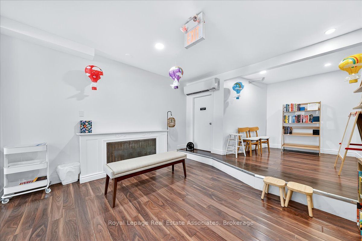 1640 Queen Street W Property Photo 9