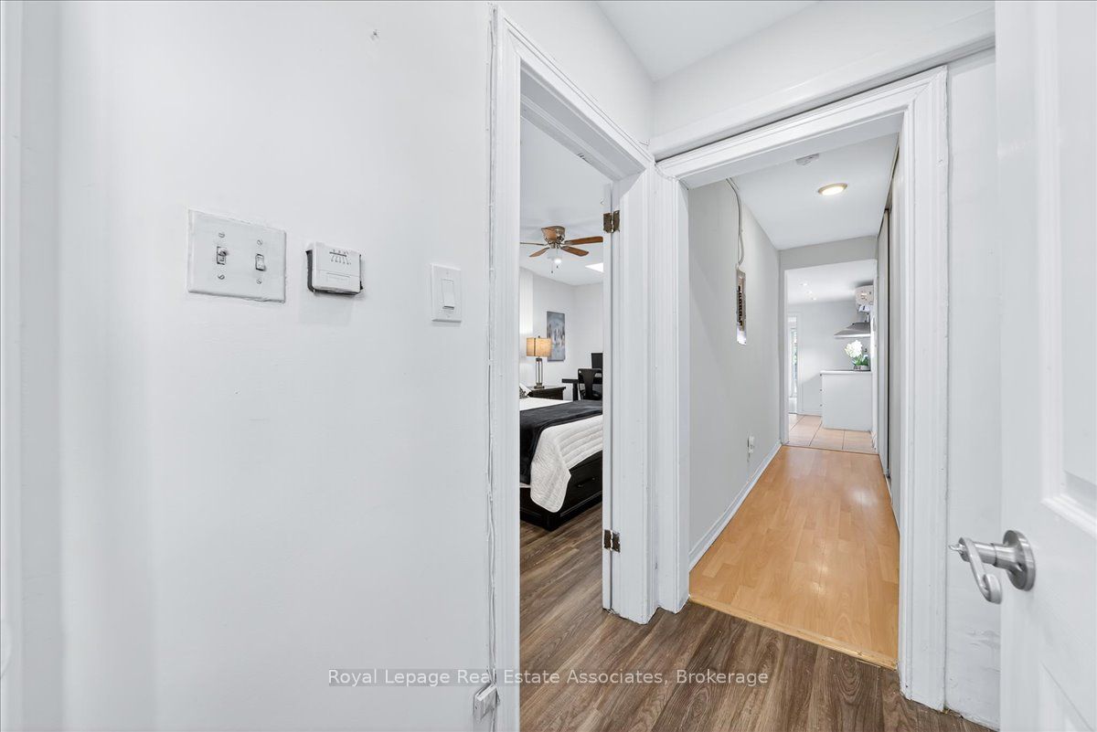 1640 Queen Street W Property Photo 15