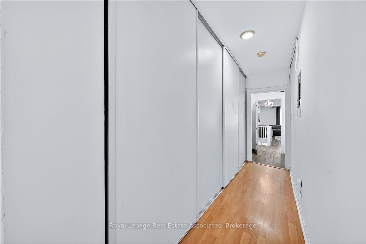1640 Queen Street W Property Photo 18
