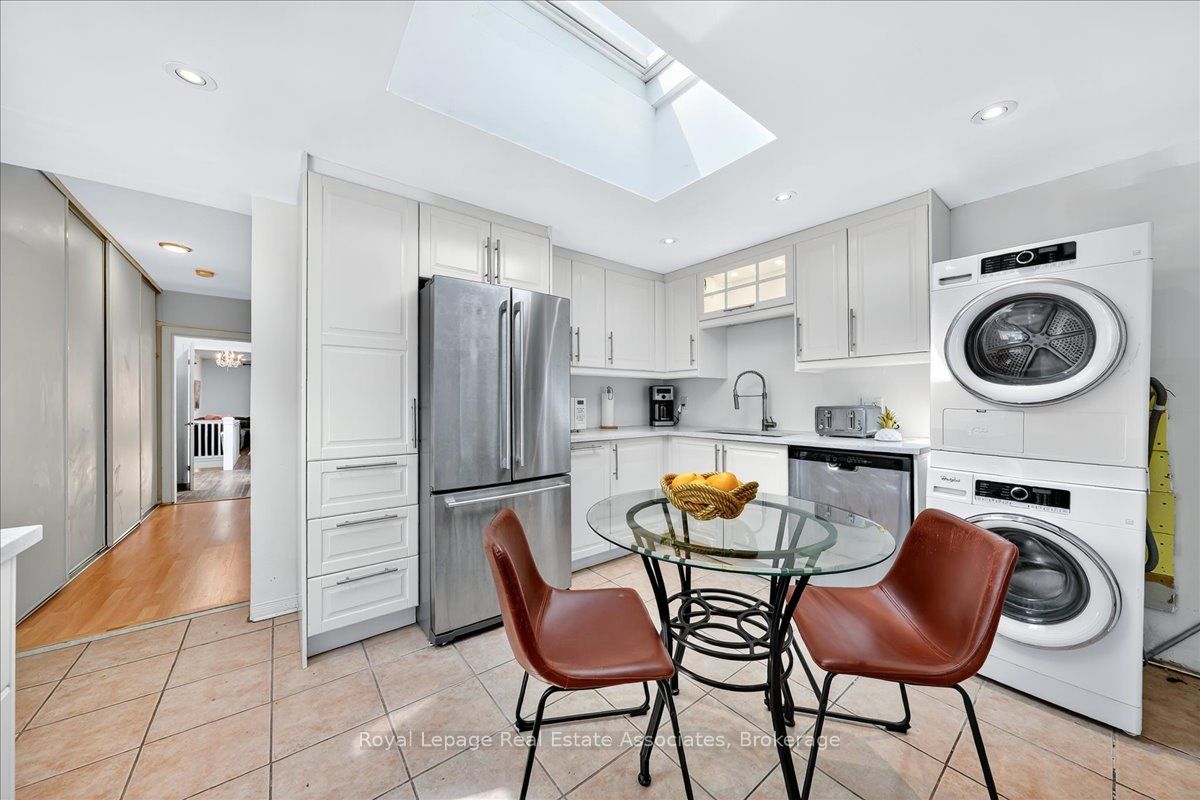 1640 Queen Street W Property Photo 19