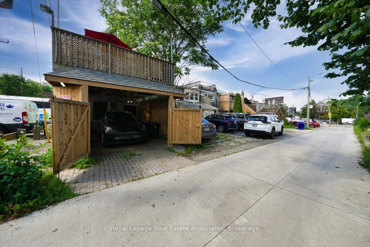 1640 Queen Street W Property Photo 26