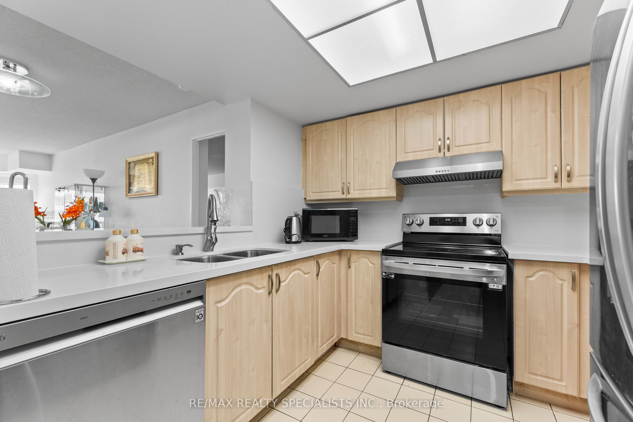 #1208 - 325 Webb Drive Property Photo 16