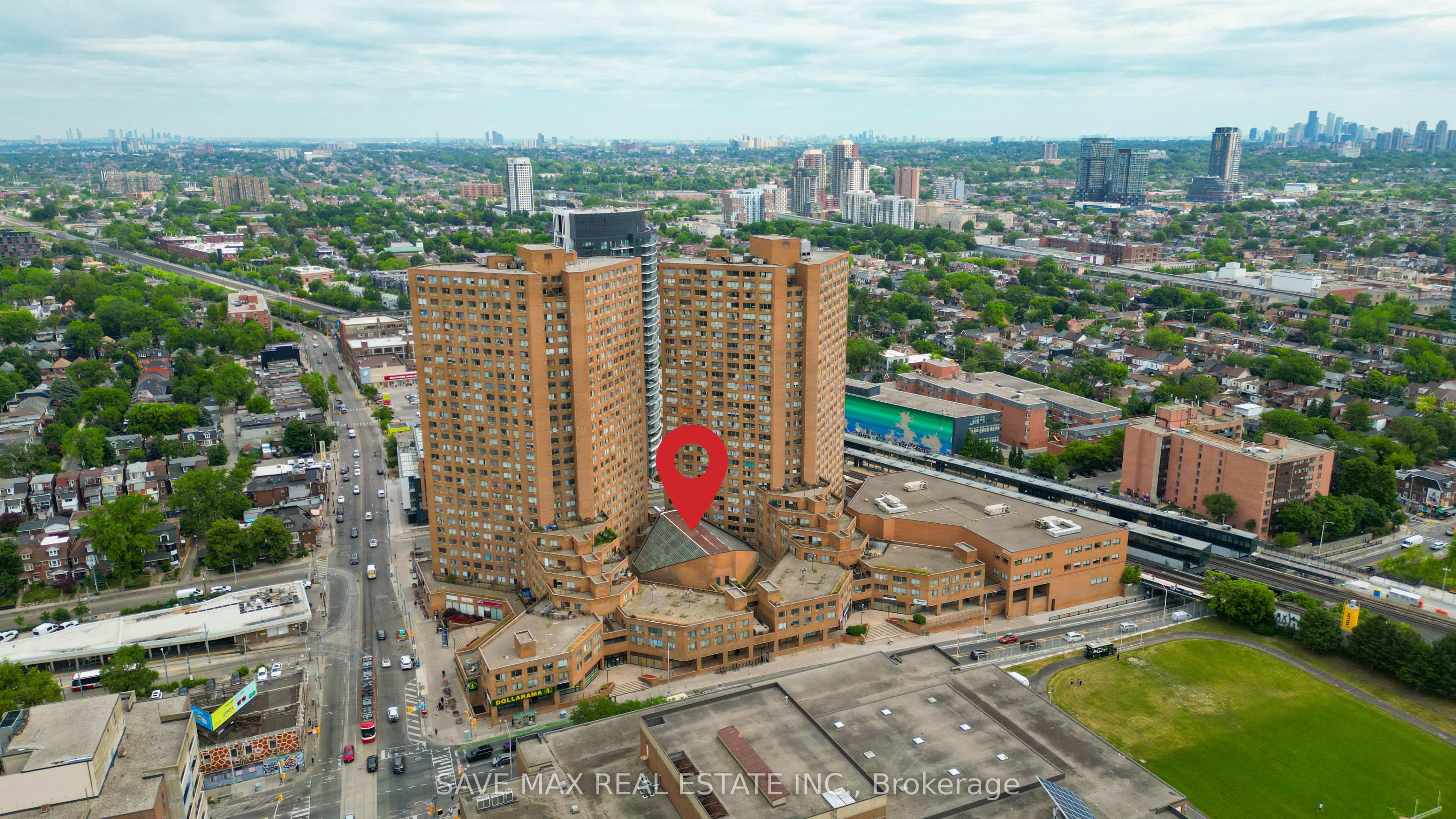 #g15 - 2340 Dundas Street Property Photo 4