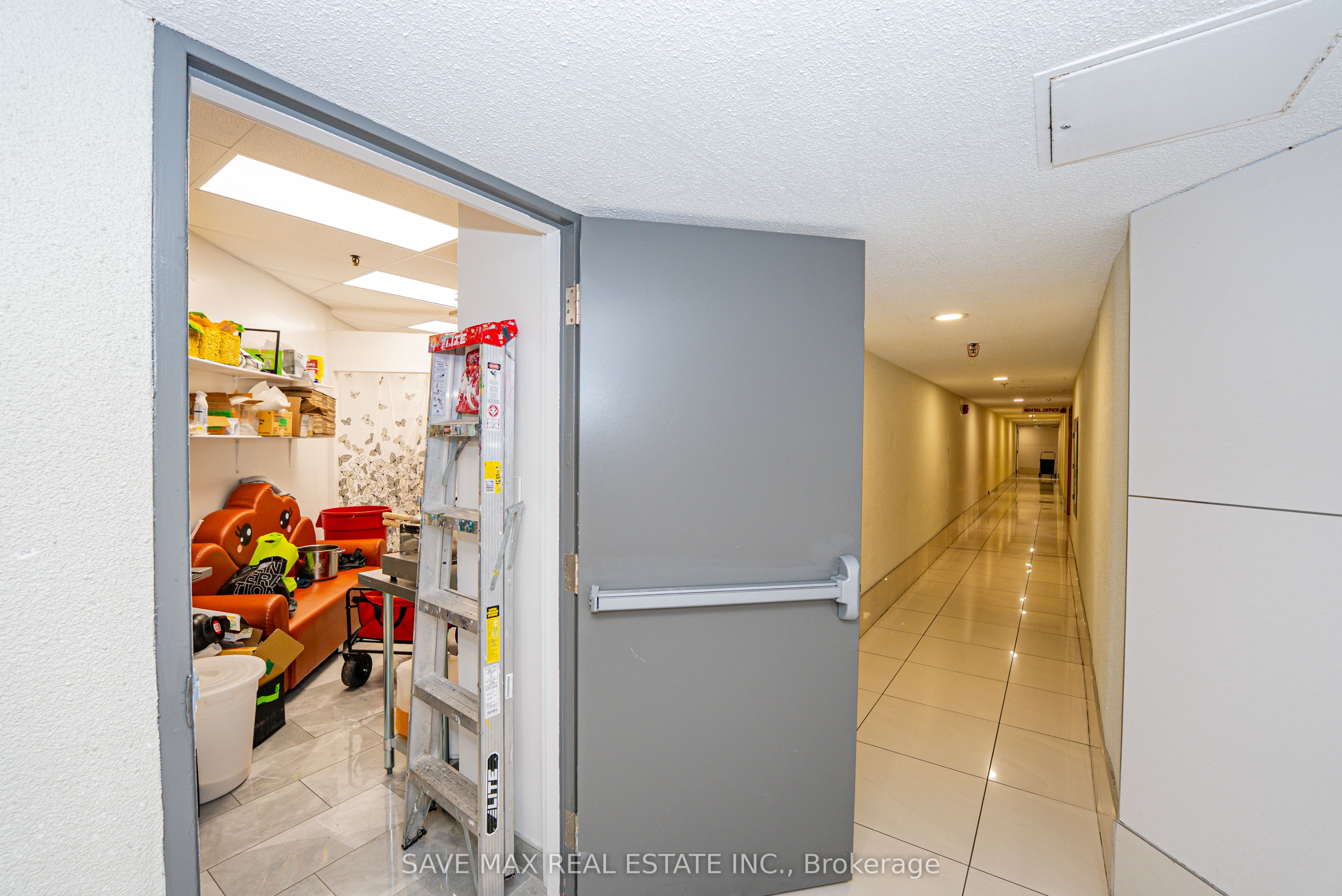 #g15 - 2340 Dundas Street Property Photo 20