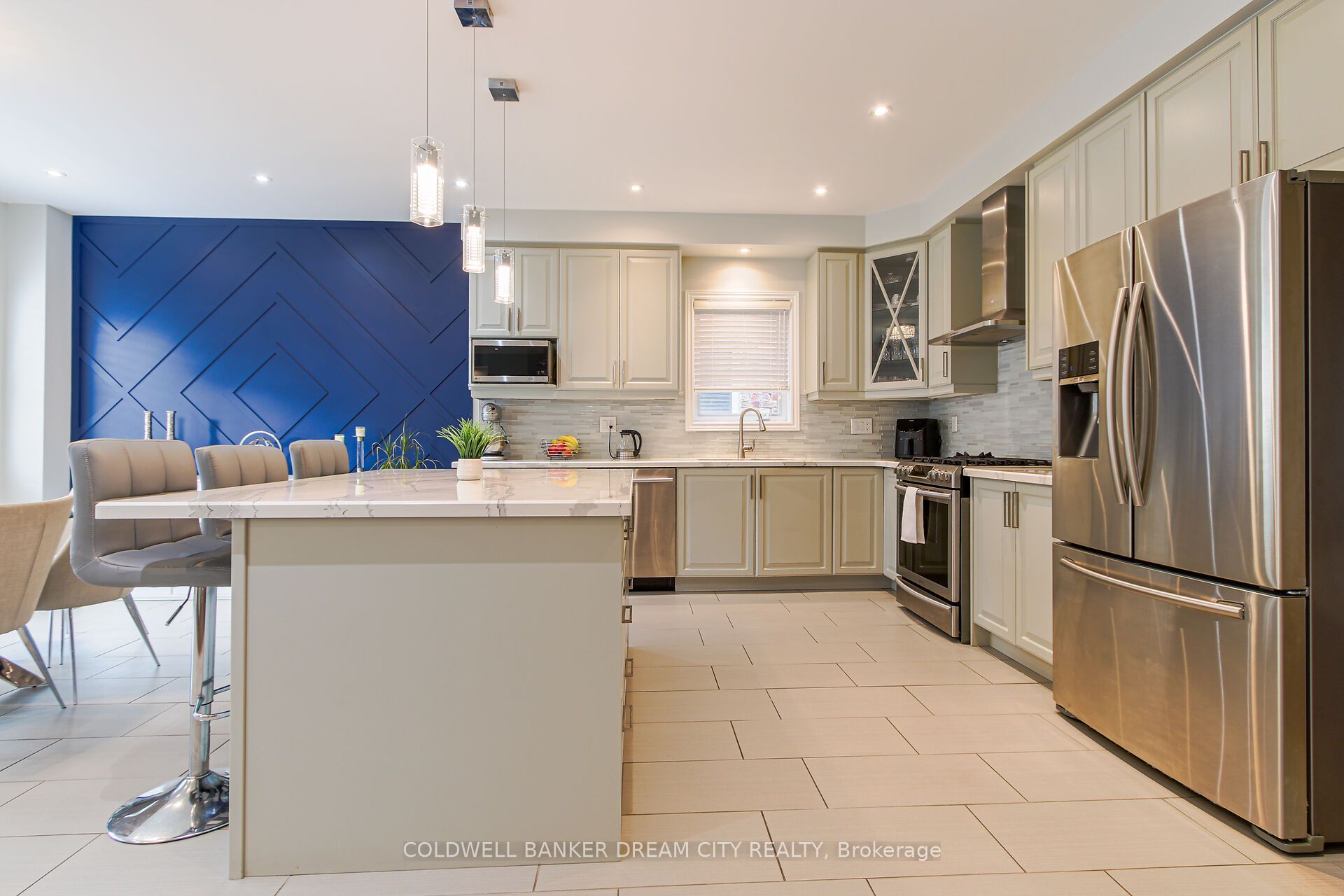 450 Brisdale Drive Property Photo 12