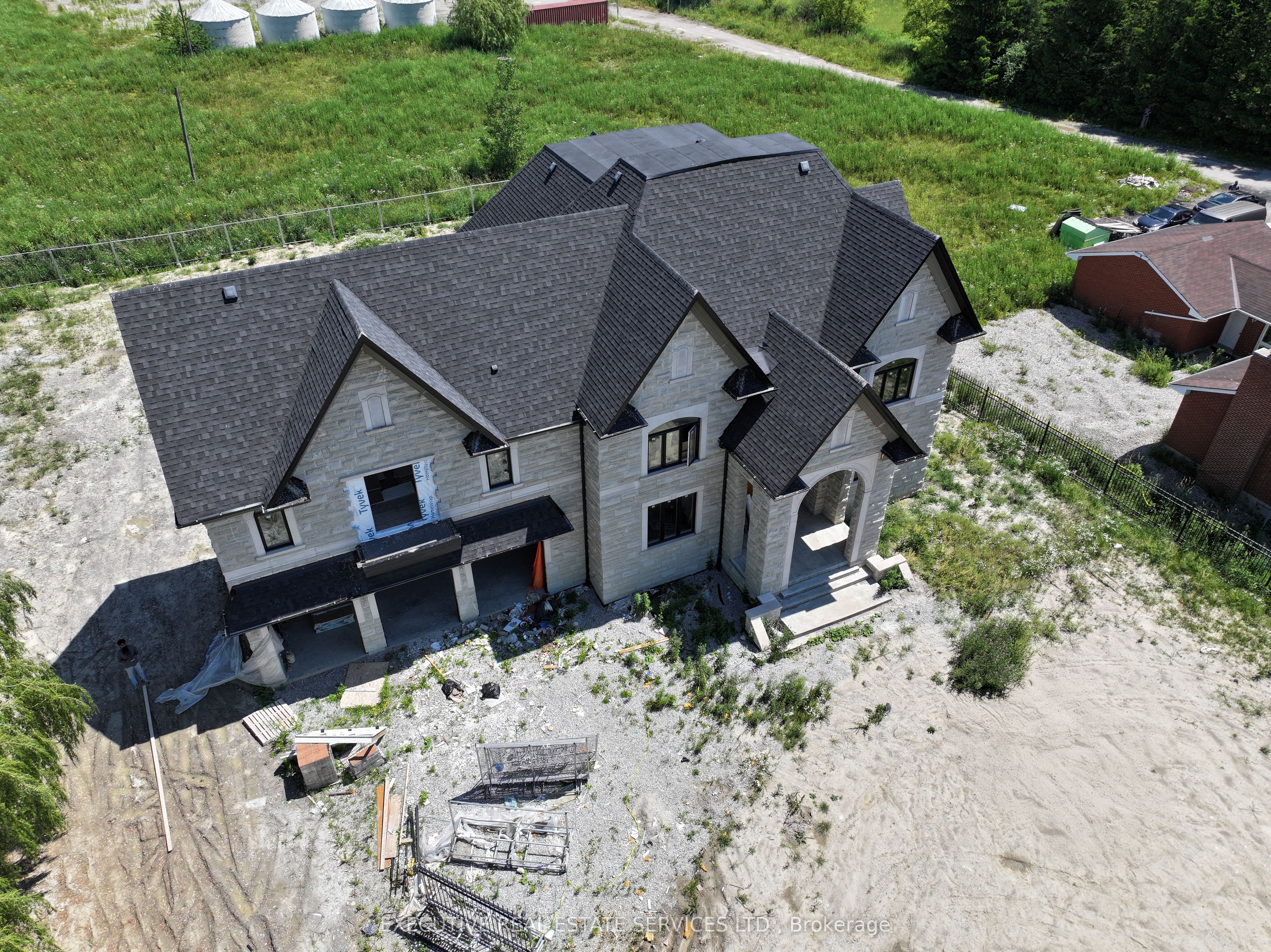15267 Airport Road Property Photo 2
