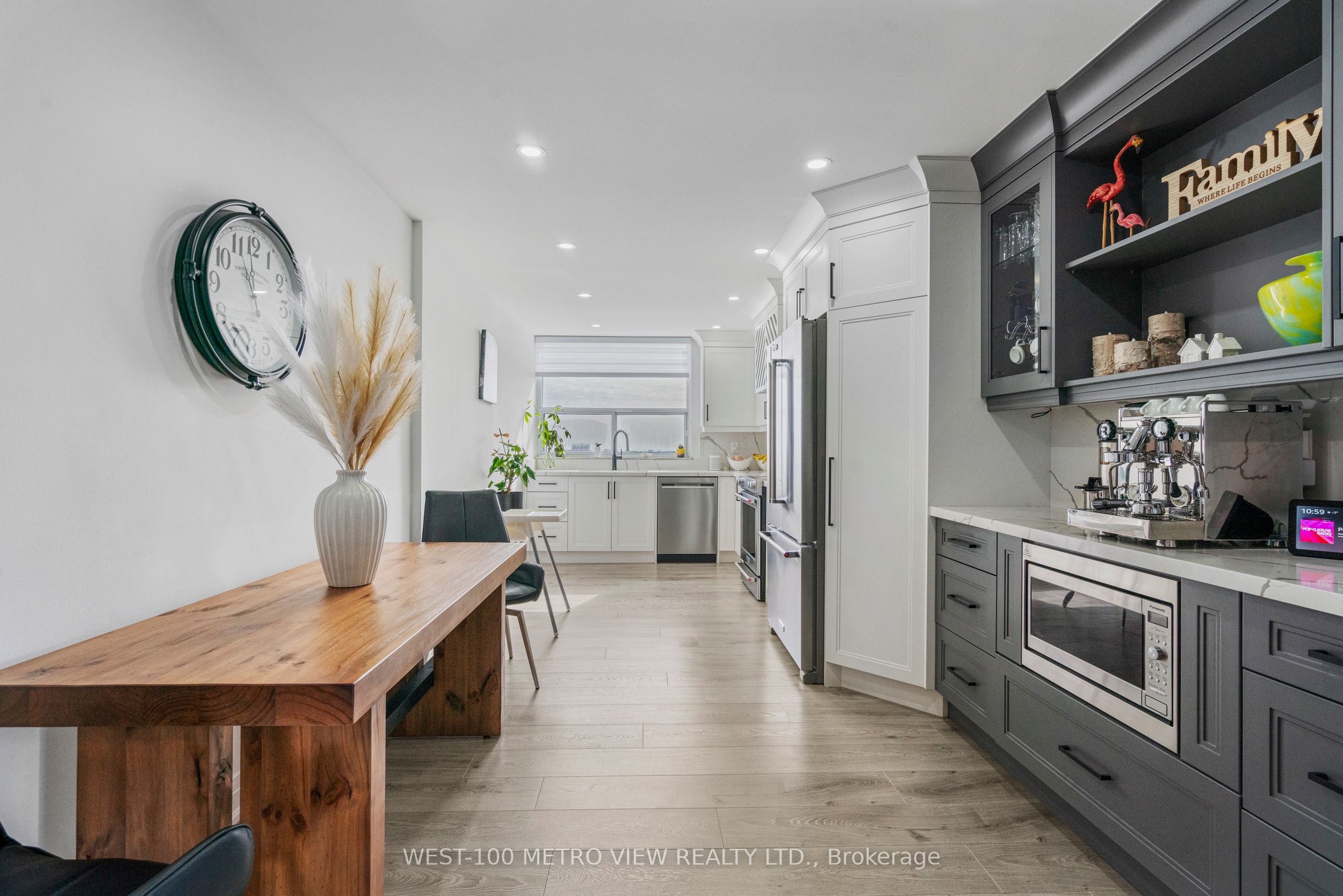 355 Rathburn Road E 701 Property Photo 1