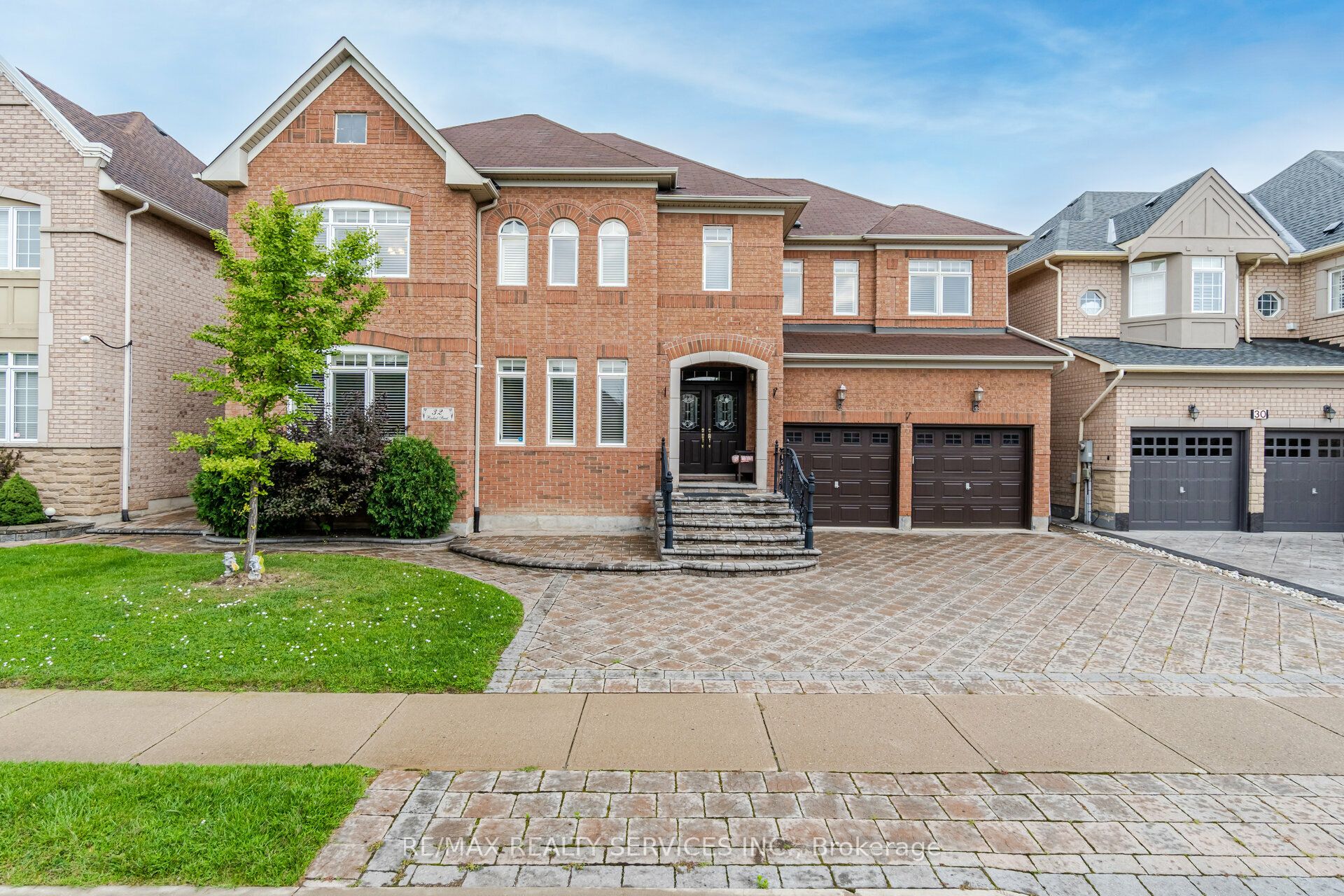 32 Radial Street Property Photo 1