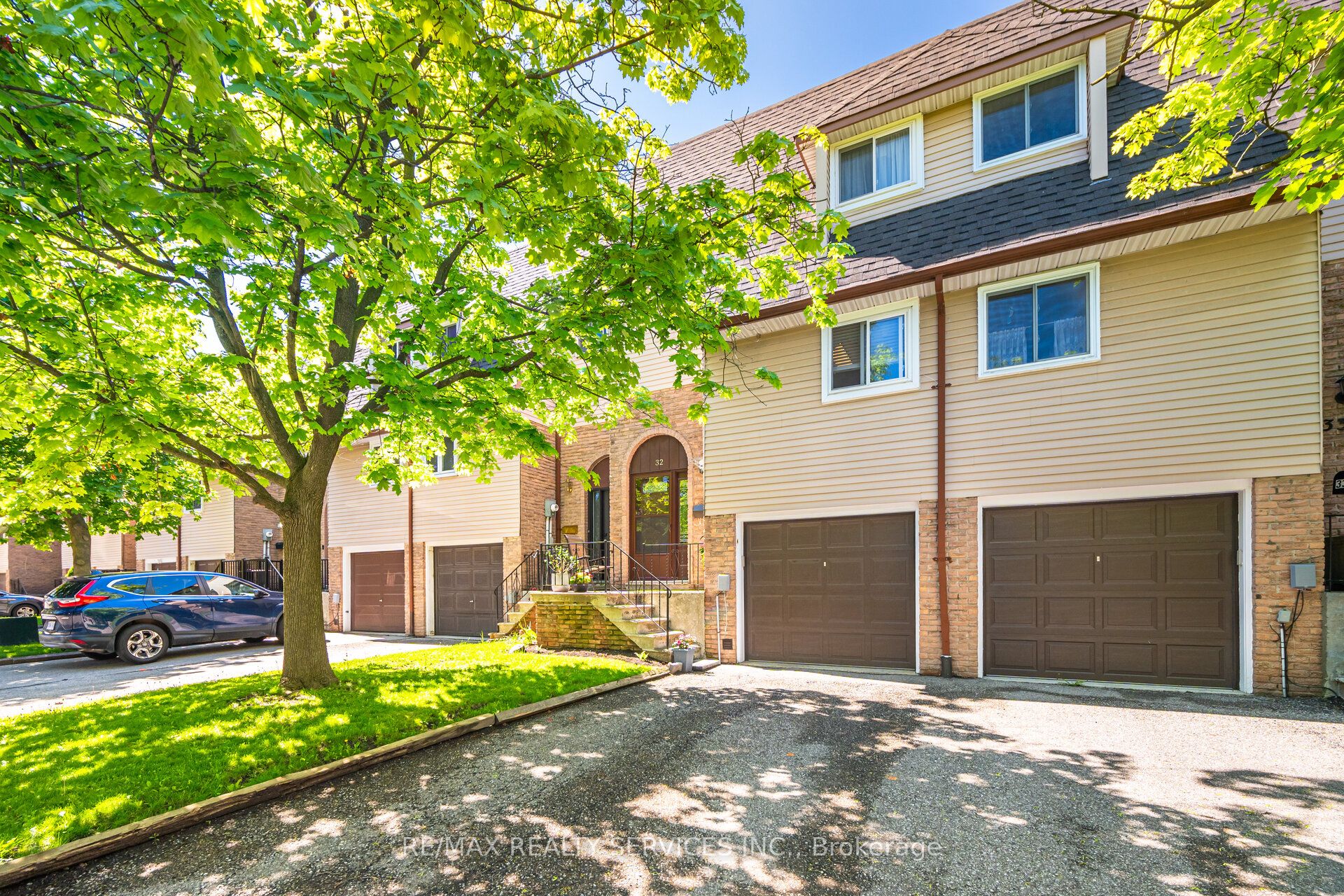 32 Rosset Crescent Property Photo 1