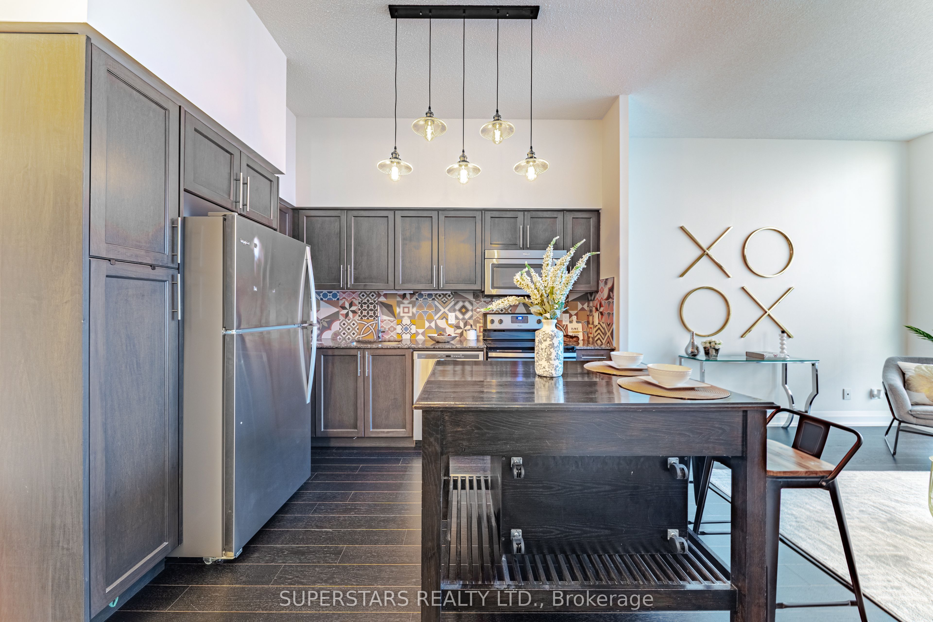 #ph08 - 65 Speers Road Property Photo 3