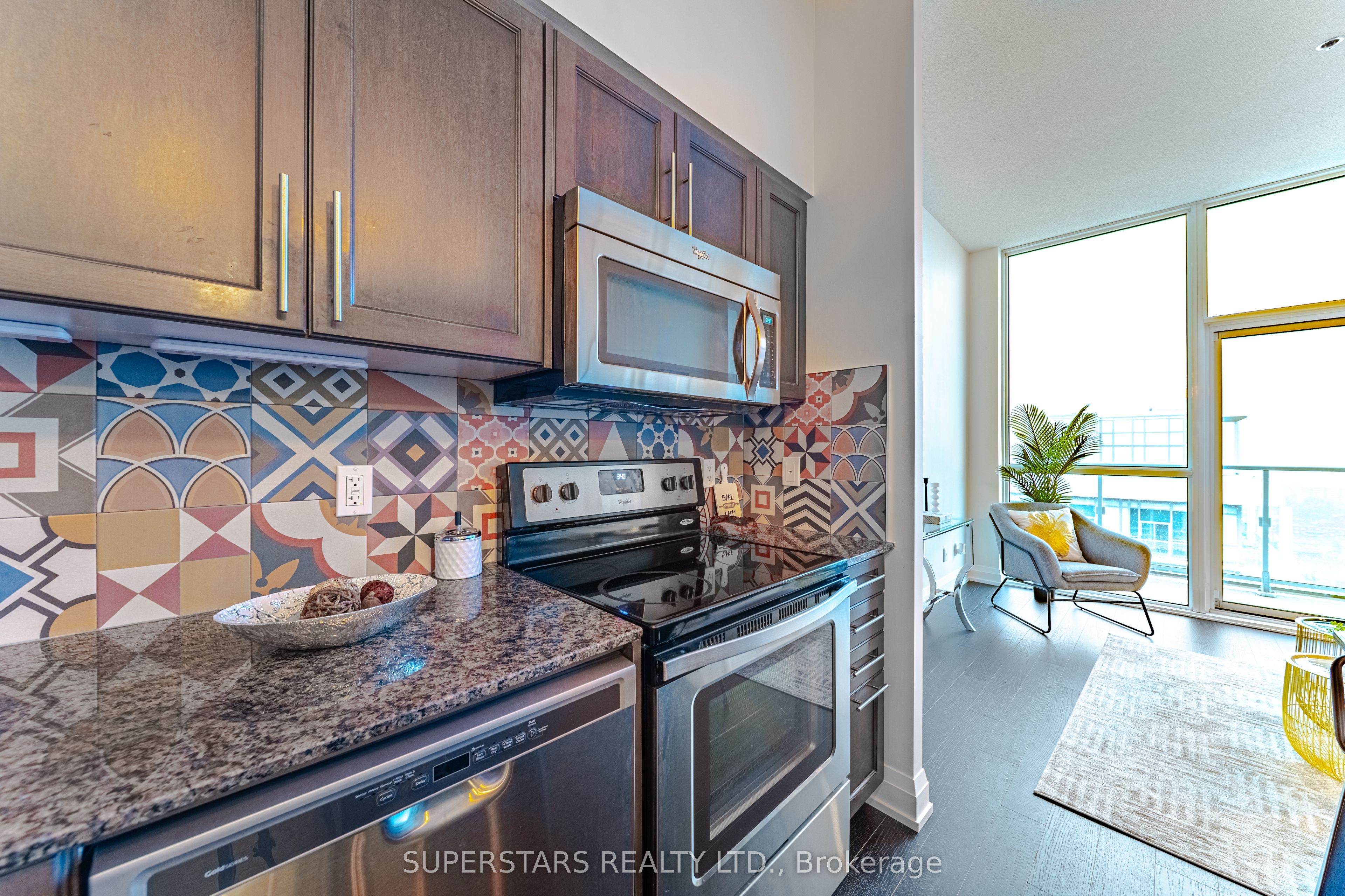 #ph08 - 65 Speers Road Property Photo 7