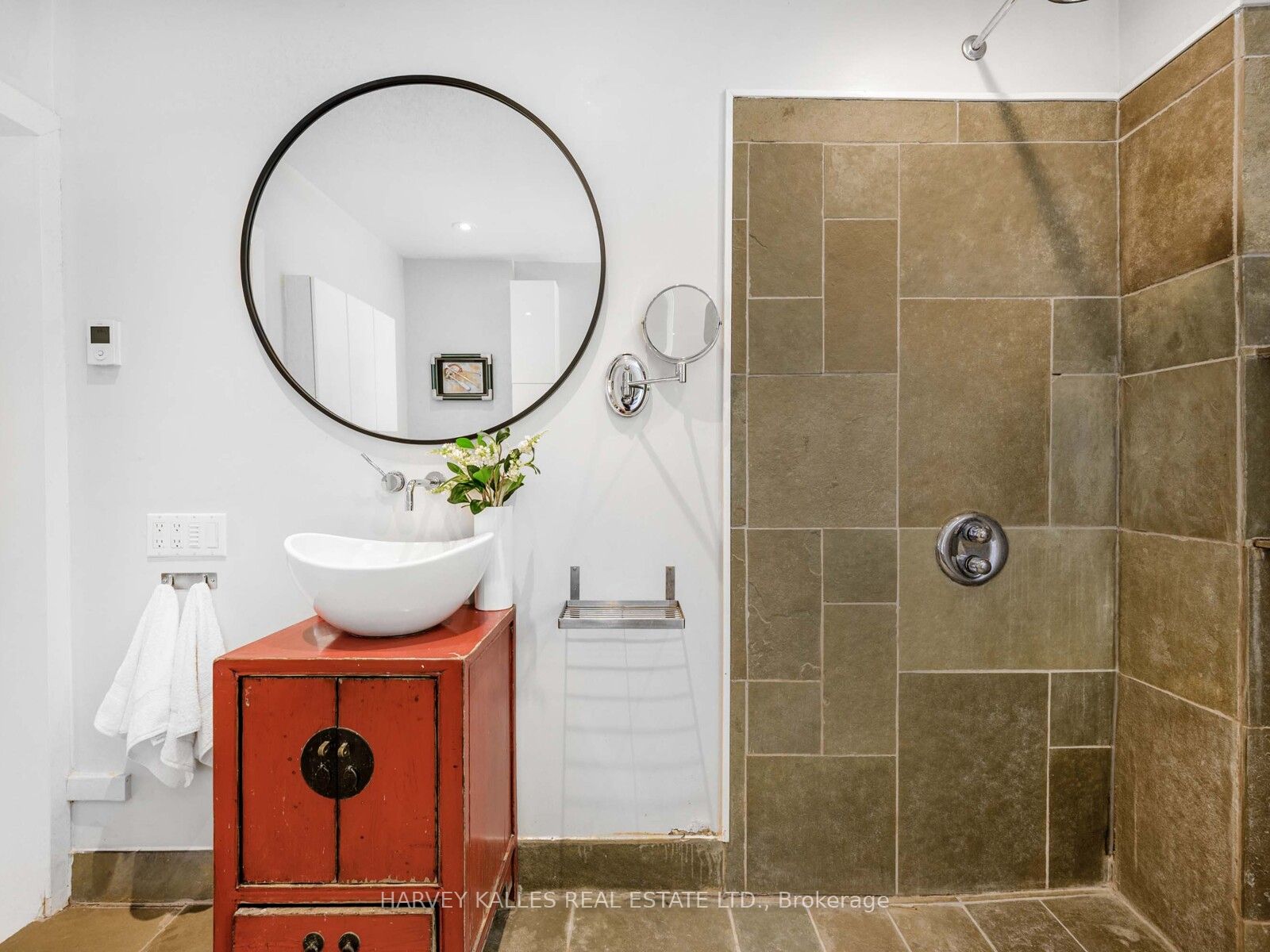 18 Saunders Avenue Property Photo 21