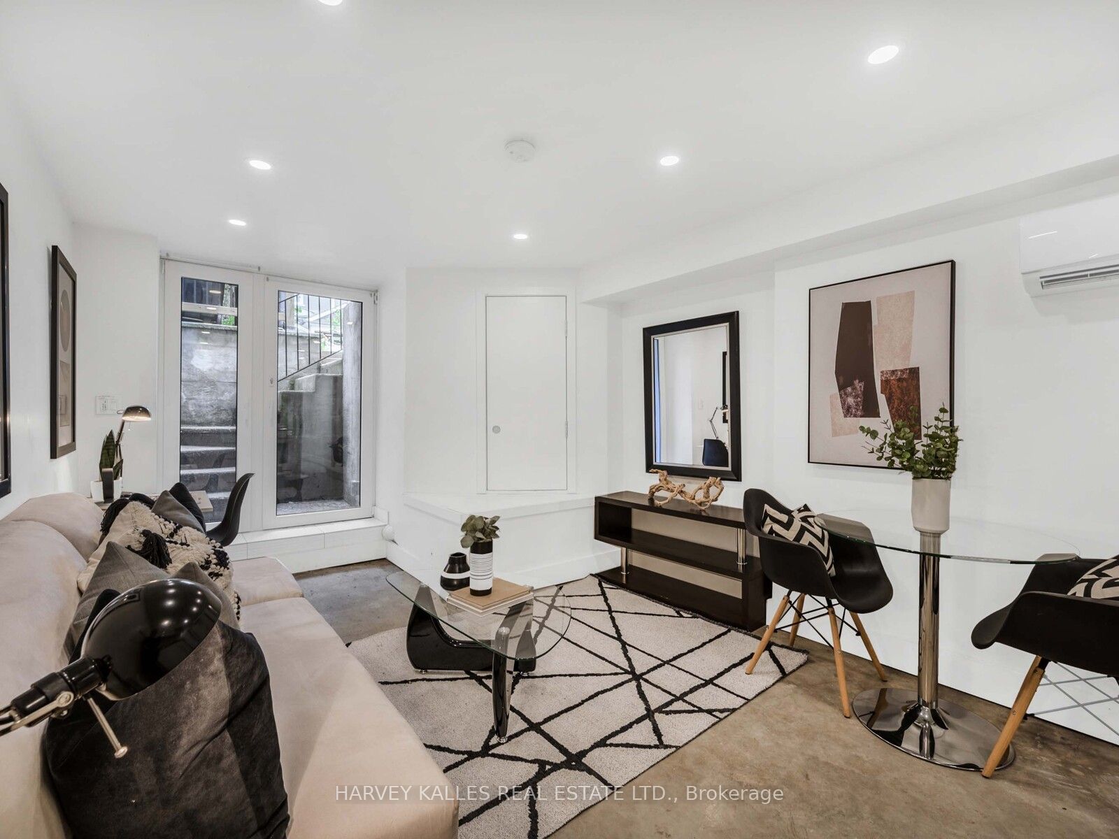 18 Saunders Avenue Property Photo 26