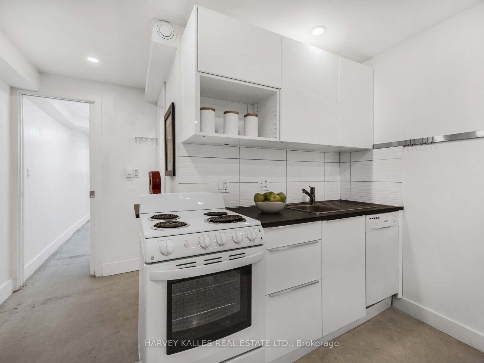 18 Saunders Avenue Property Photo 27