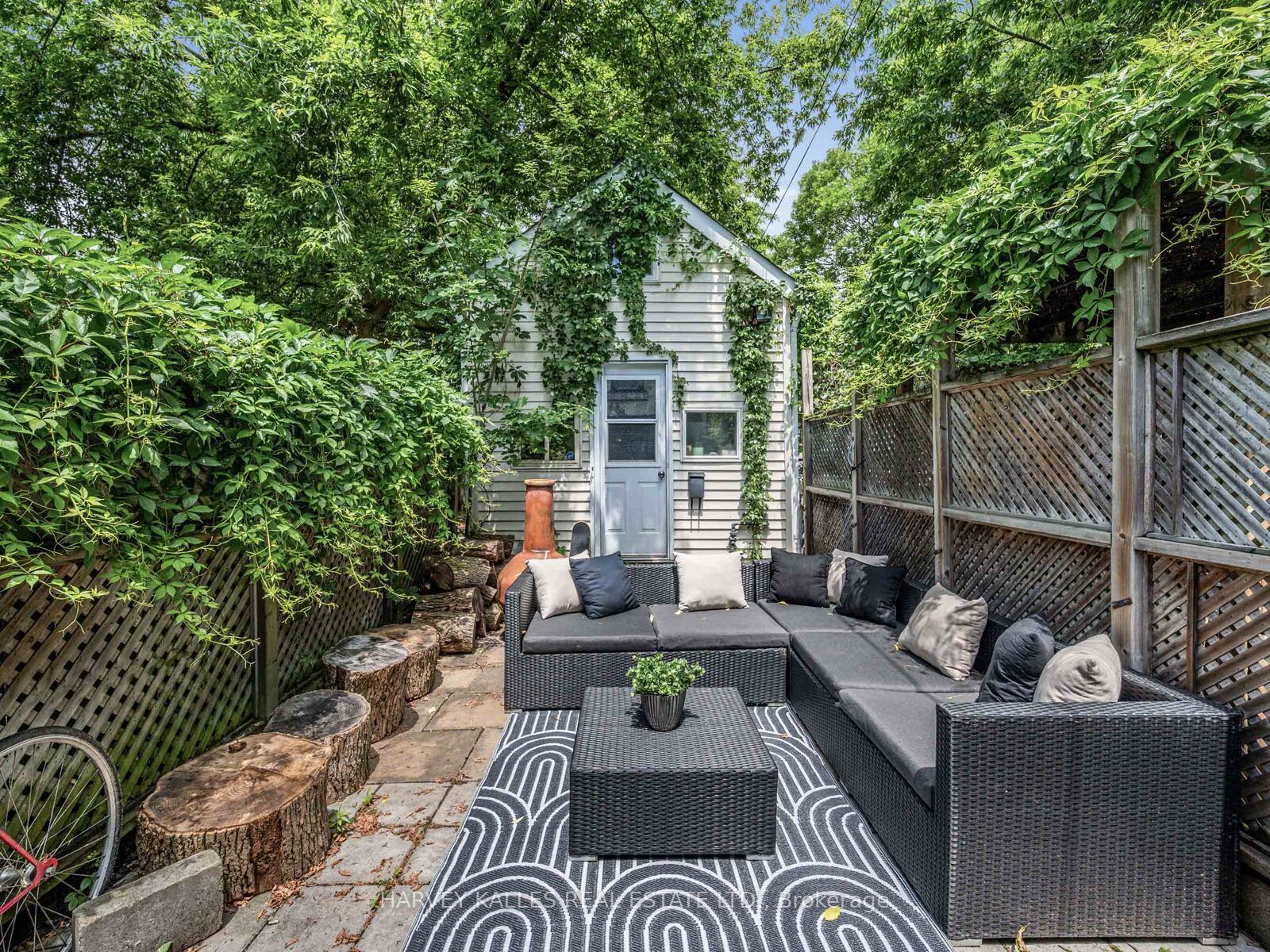 18 Saunders Avenue Property Photo 32