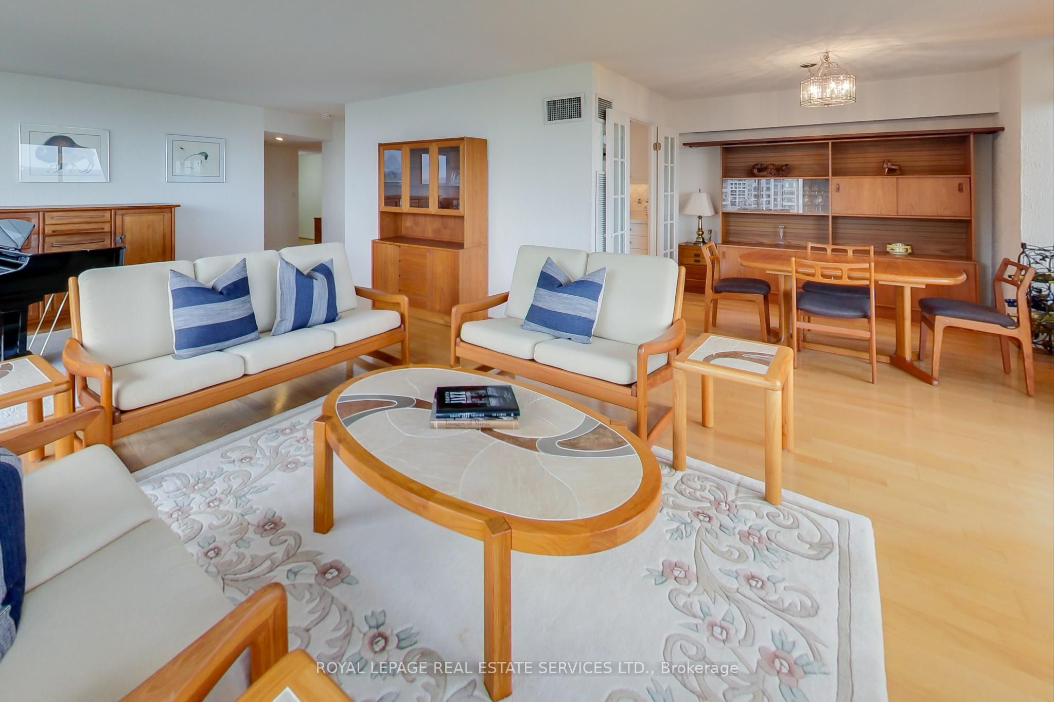 #904 - 2045 Lake Shore Boulevard Property Photo 4
