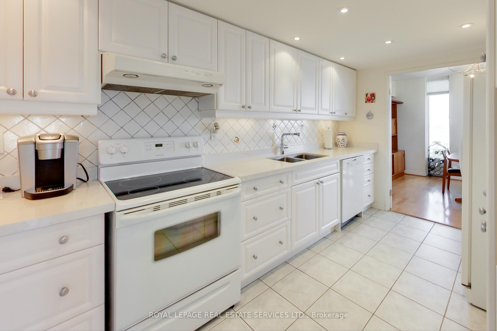 #904 - 2045 Lake Shore Boulevard Property Photo 7