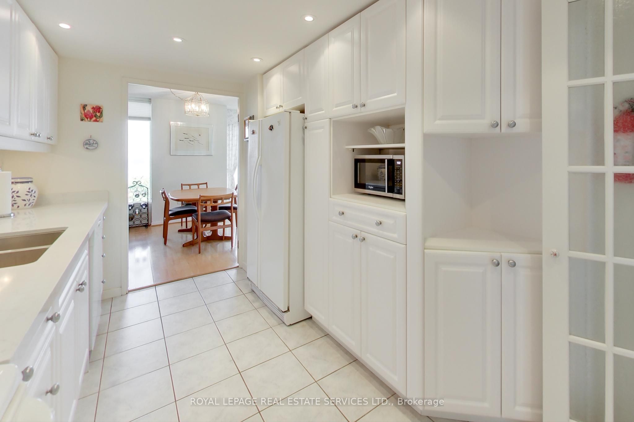 #904 - 2045 Lake Shore Boulevard Property Photo 9