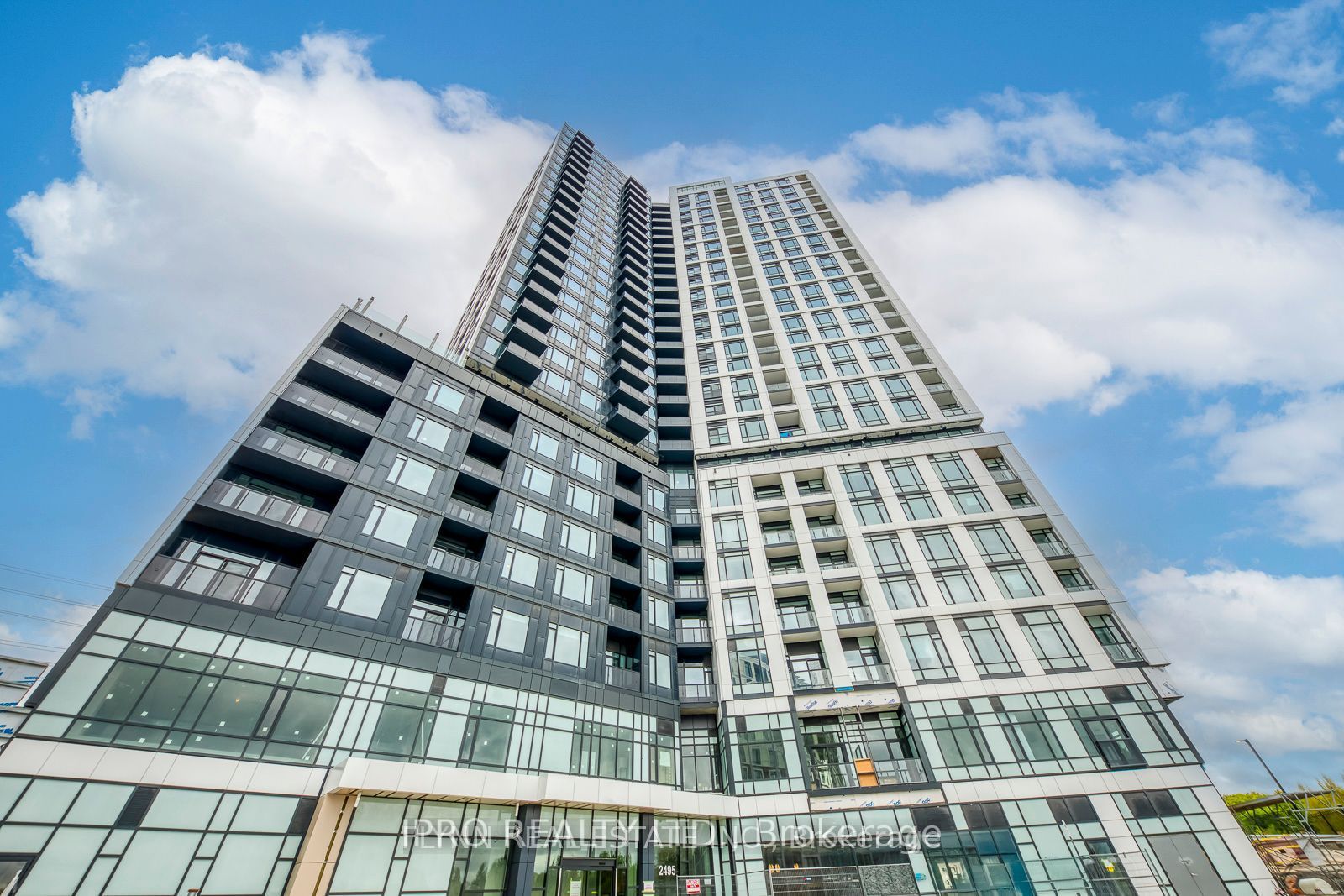 #905 - 2495 Eglinton Avenue Property Photo 1