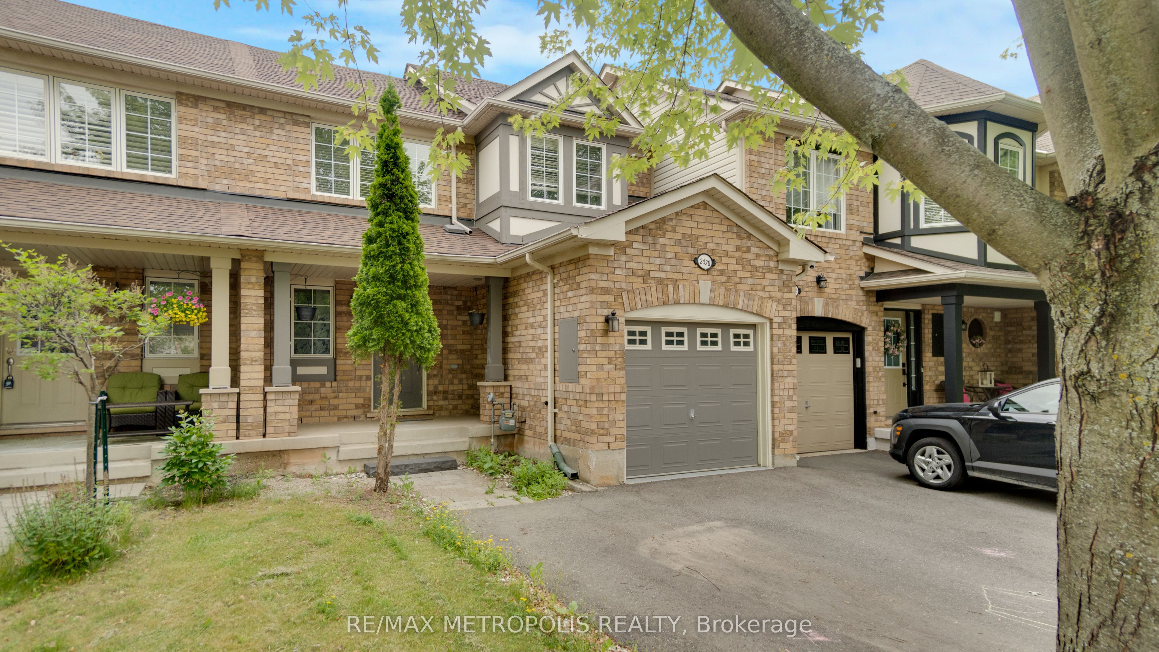 2420 Baintree Crescent Property Photo 2
