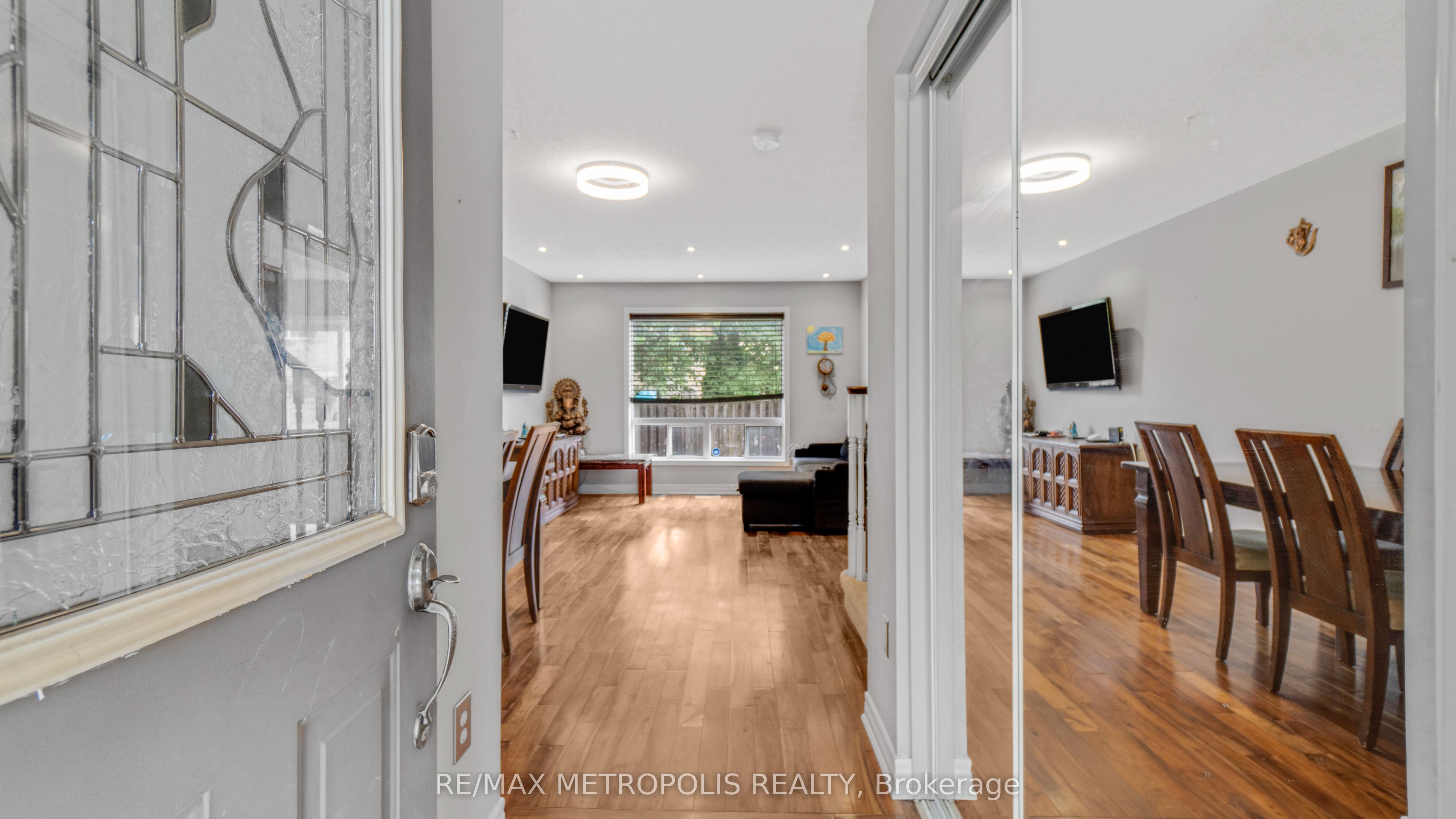 2420 Baintree Crescent Property Photo 7