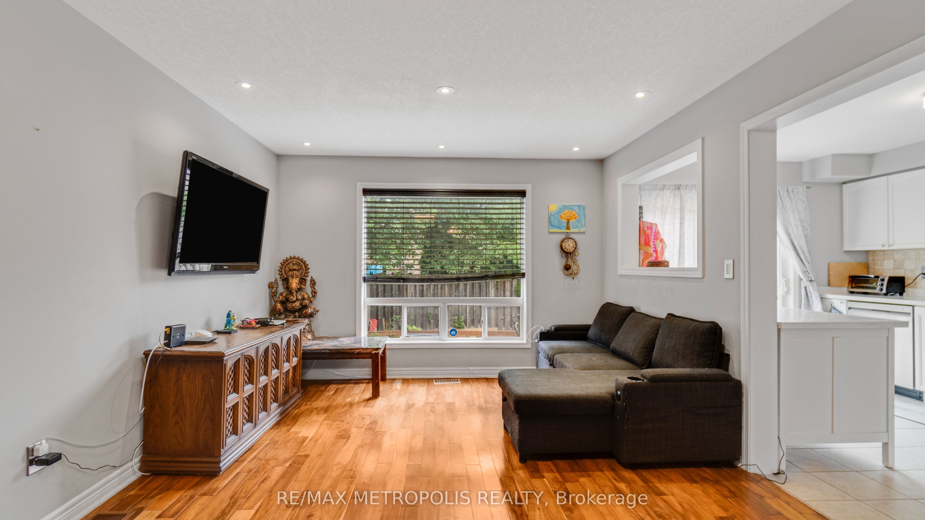 2420 Baintree Crescent Property Photo 9