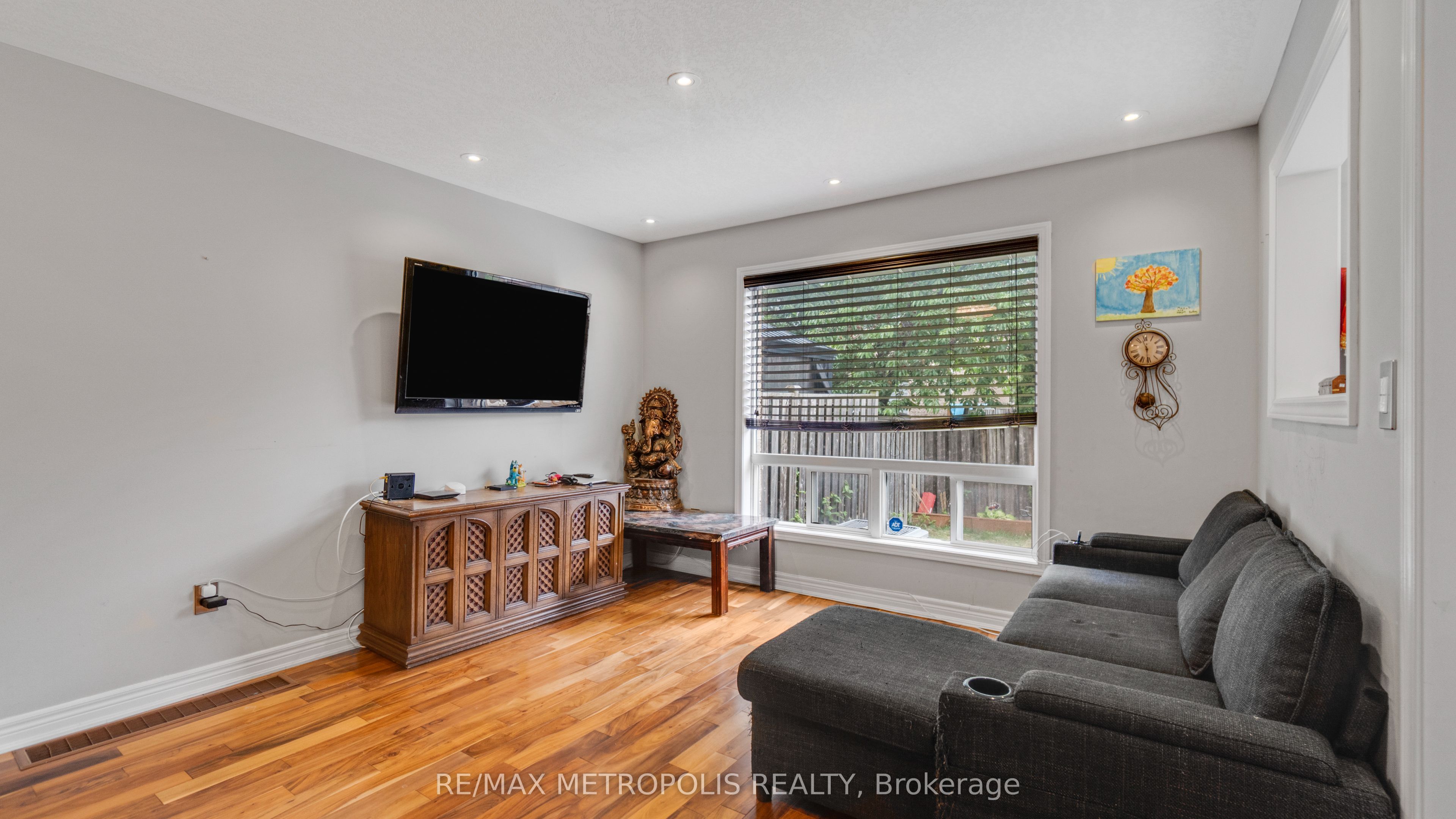 2420 Baintree Crescent Property Photo 10