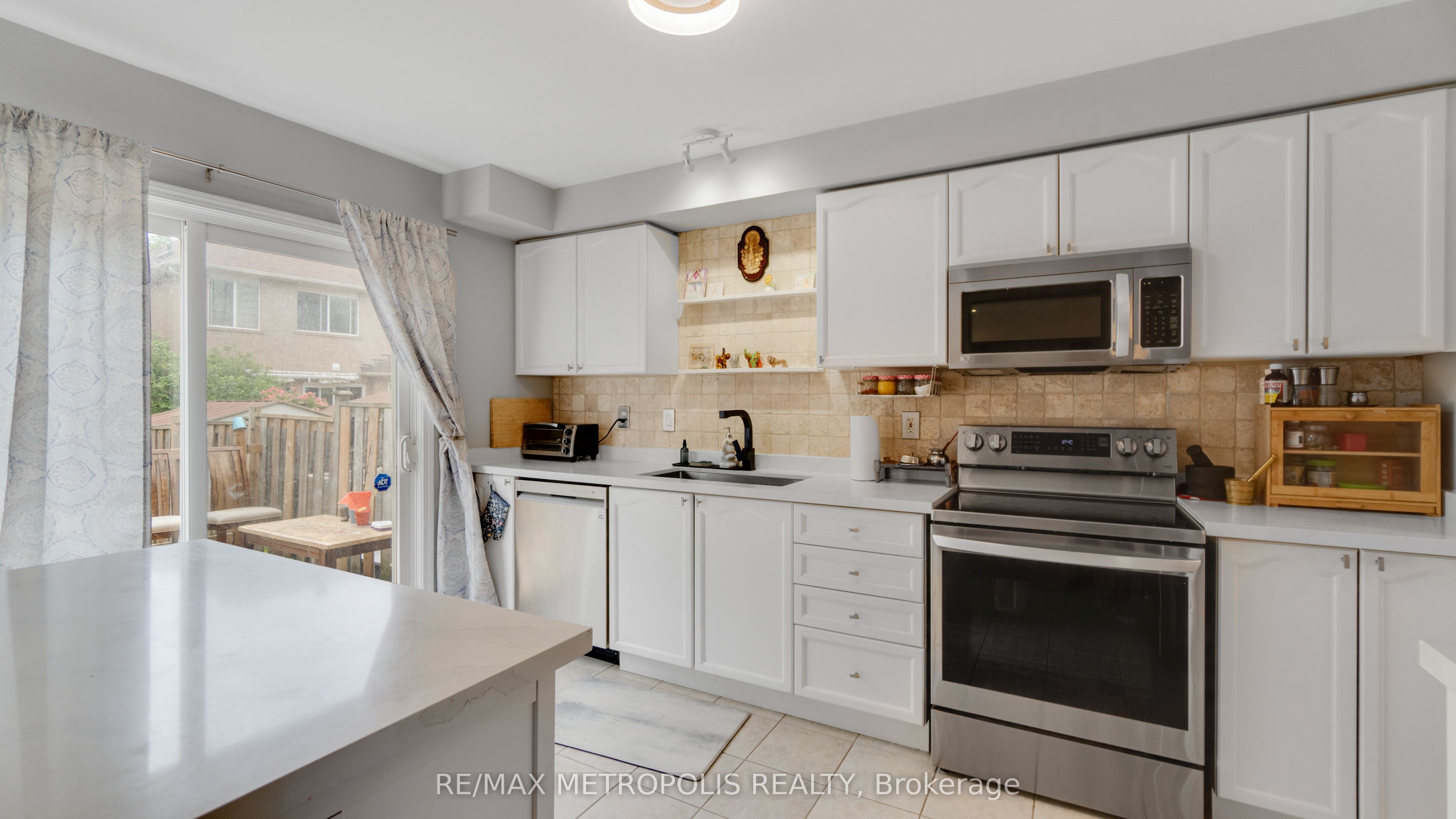 2420 Baintree Crescent Property Photo 15
