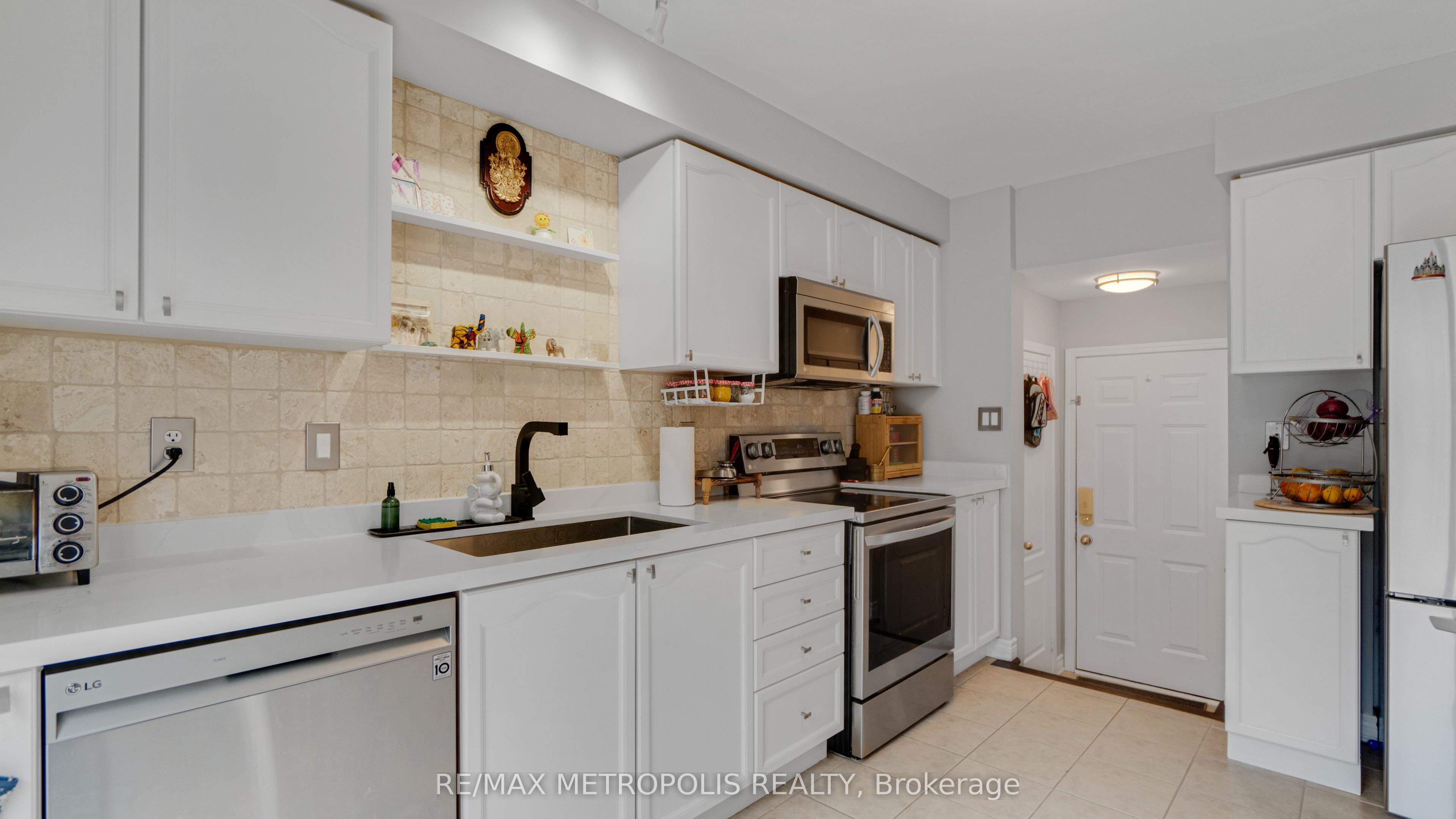 2420 Baintree Crescent Property Photo 16