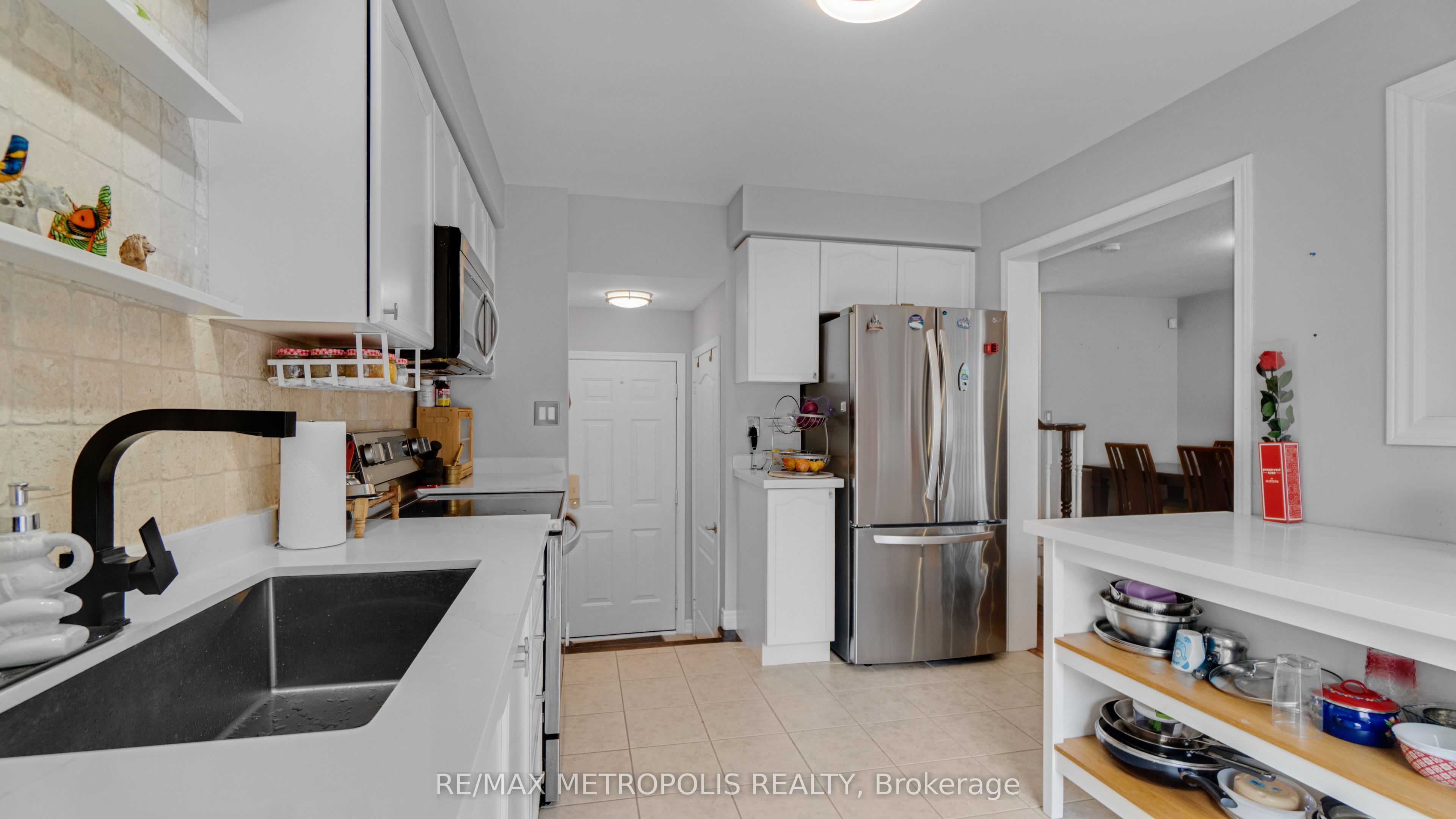 2420 Baintree Crescent Property Photo 17