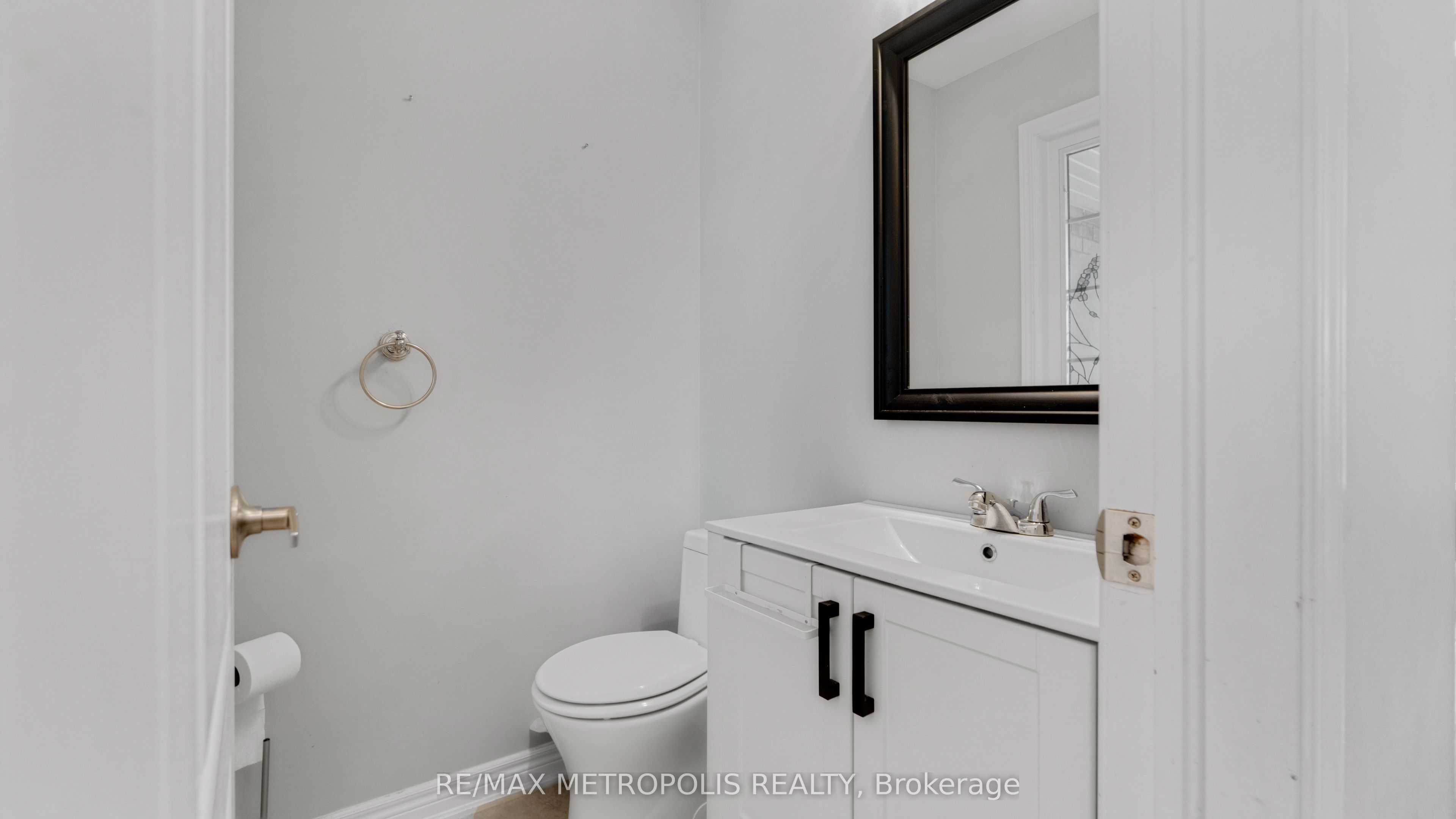 2420 Baintree Crescent Property Photo 19