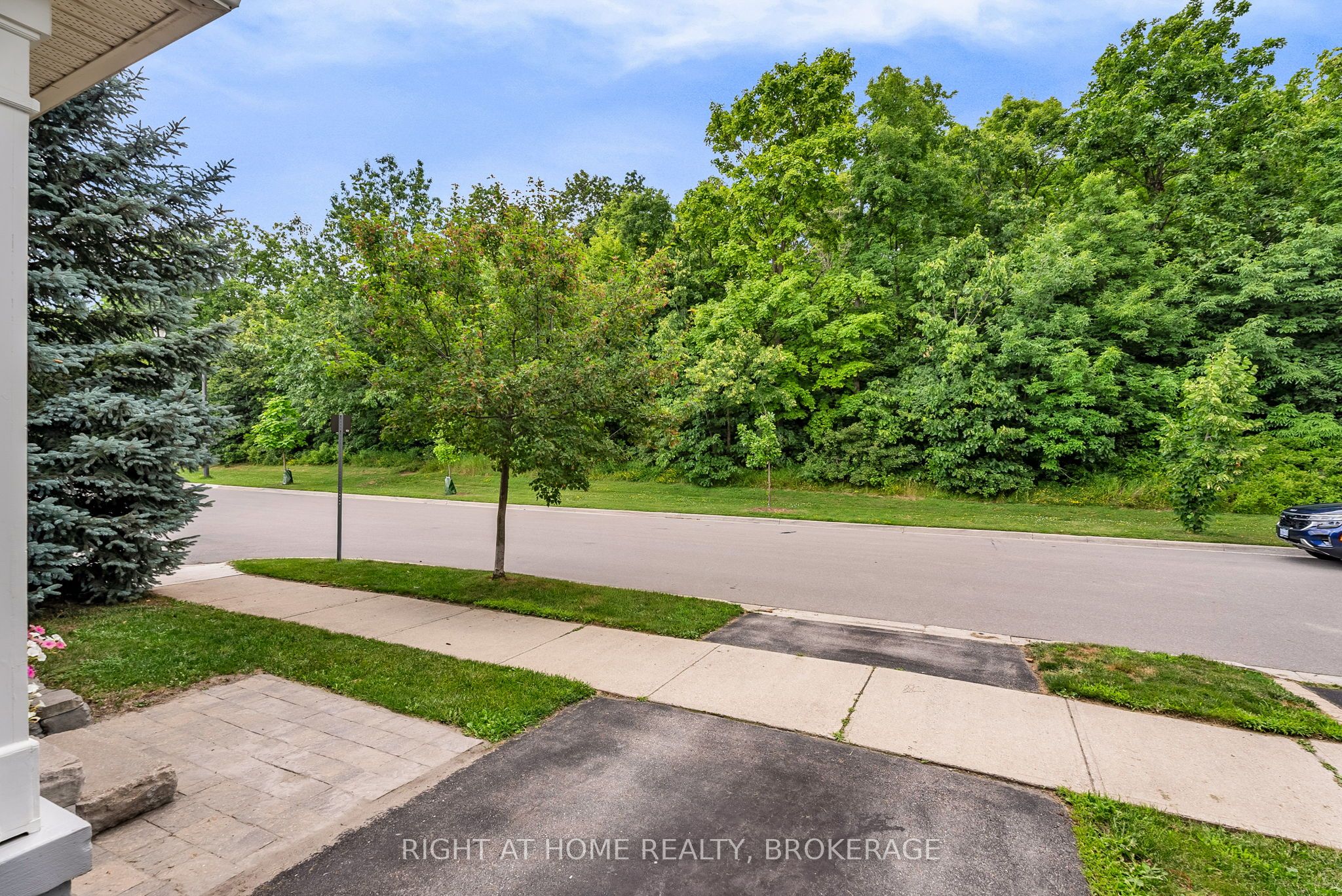 928 Lancaster Boulevard Property Photo 3