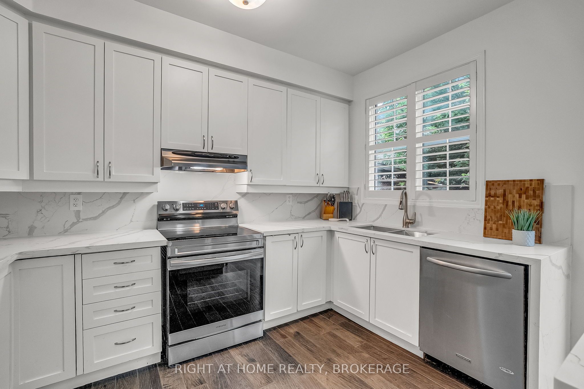 928 Lancaster Boulevard Property Photo 7