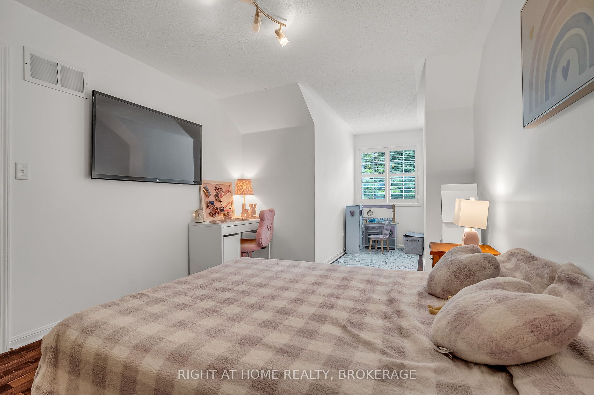 928 Lancaster Boulevard Property Photo 37