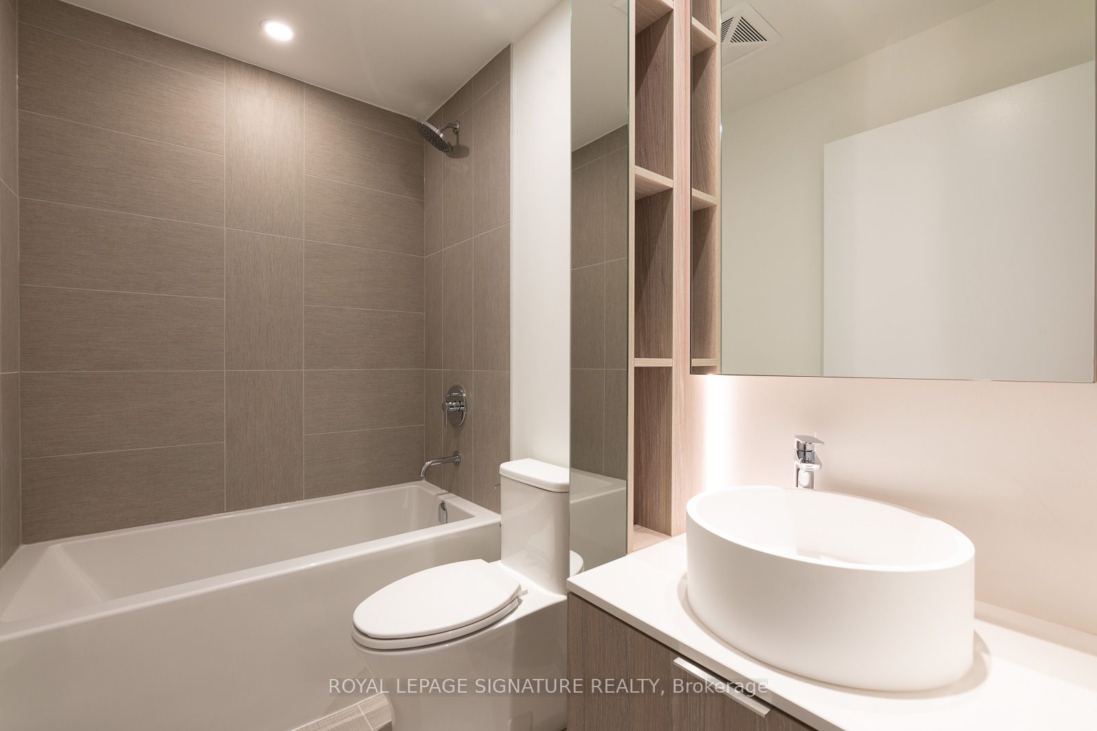 28 Ann Street 215 Property Photo 2