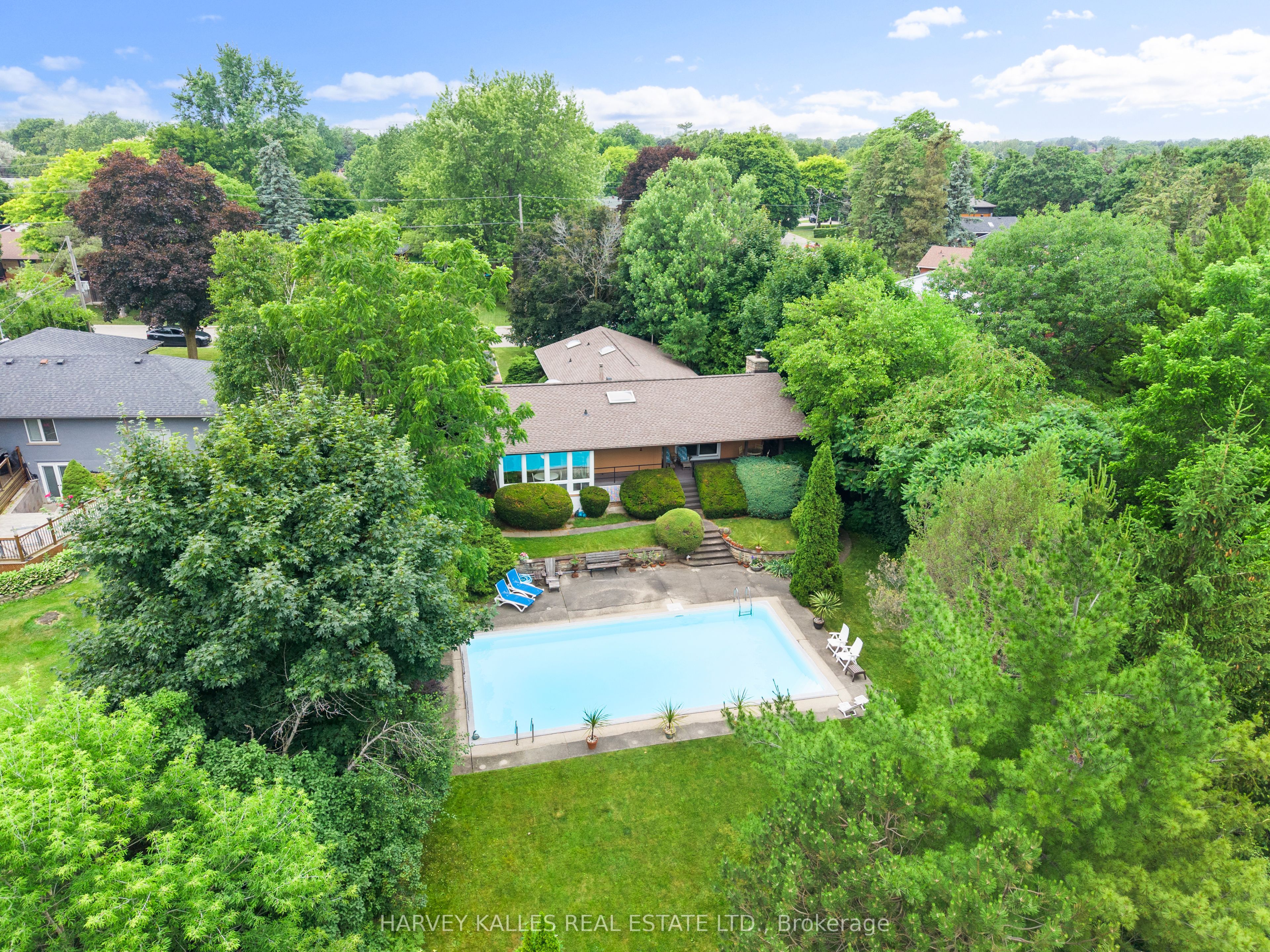 5 Shady Lawn Court Property Photo 1